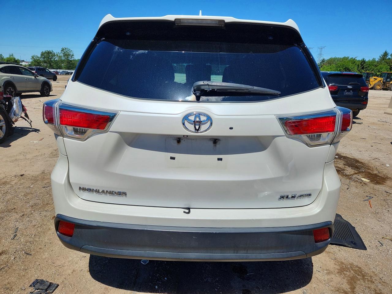 2015 Toyota Highlander Xle White vin: 5TDJKRFH0FS115011