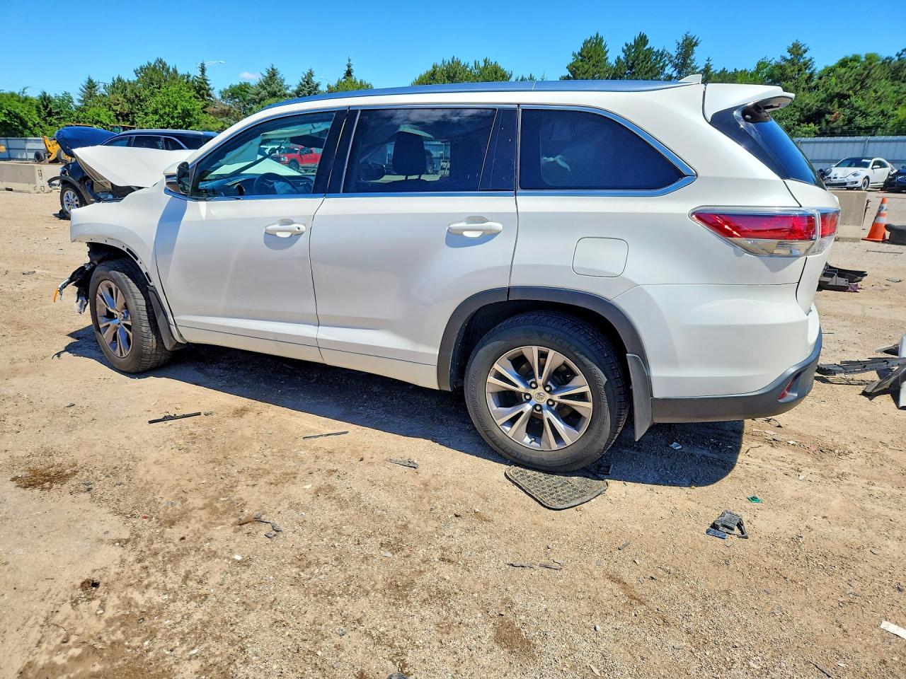 2015 Toyota Highlander Xle White vin: 5TDJKRFH0FS115011