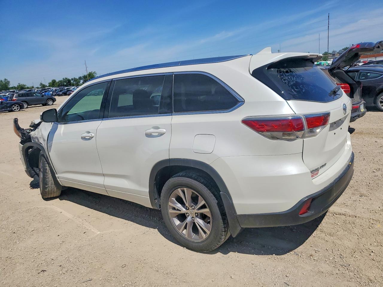 2015 Toyota Highlander Xle White vin: 5TDJKRFH0FS145903