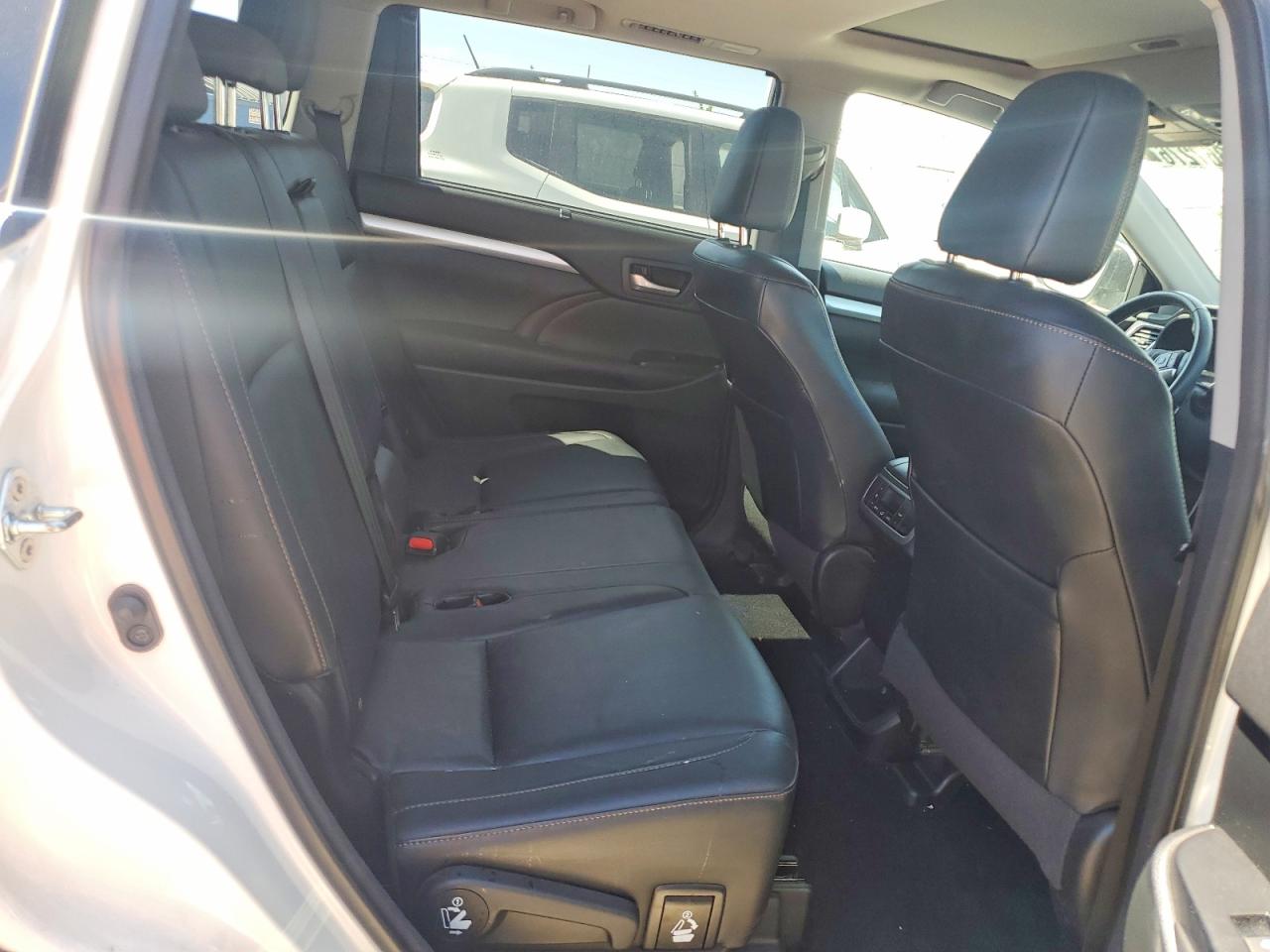 2015 Toyota Highlander Xle White vin: 5TDJKRFH0FS145903