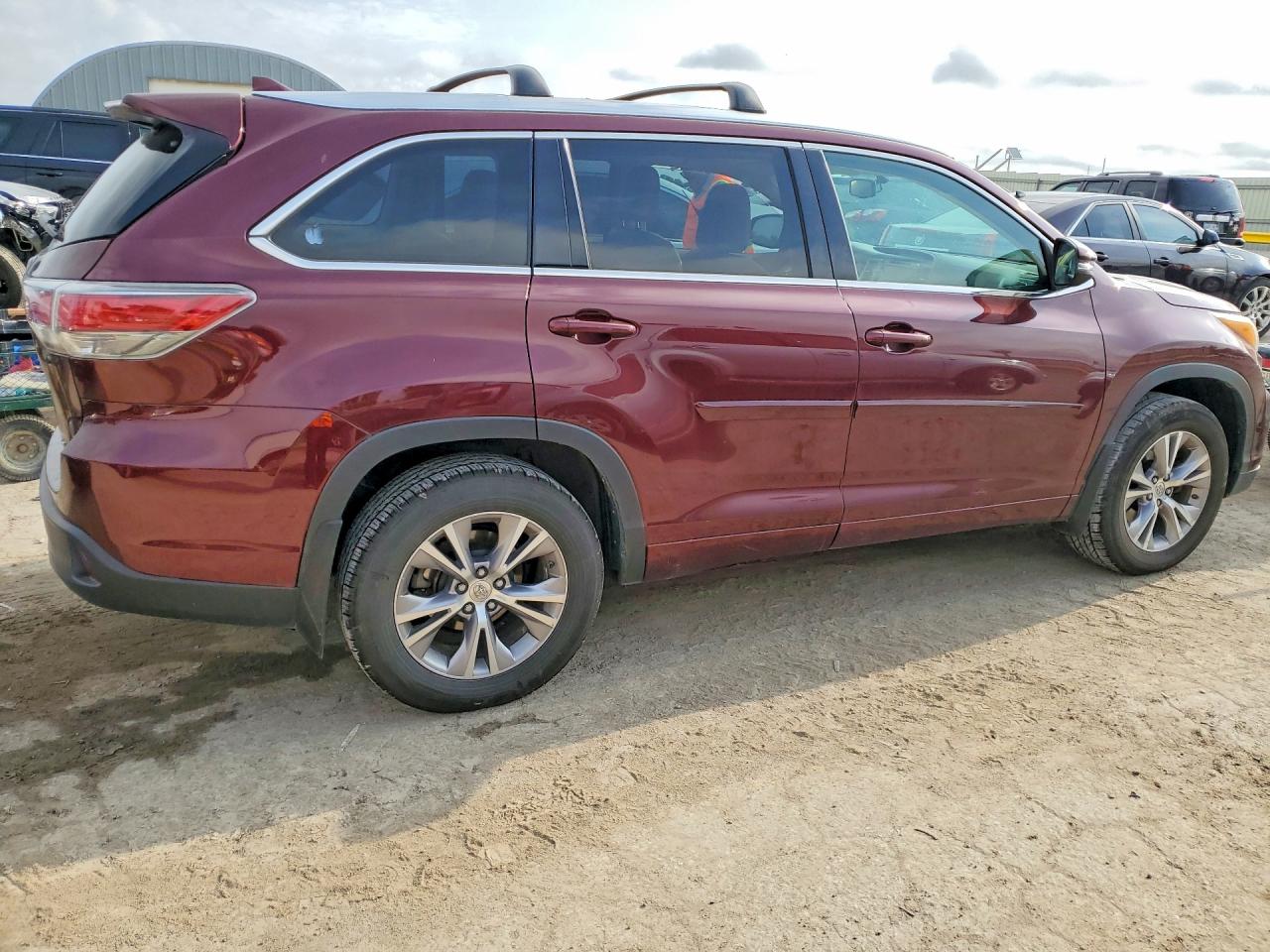 2015 Toyota Highlander Xle Maroon vin: 5TDJKRFH0FS158943
