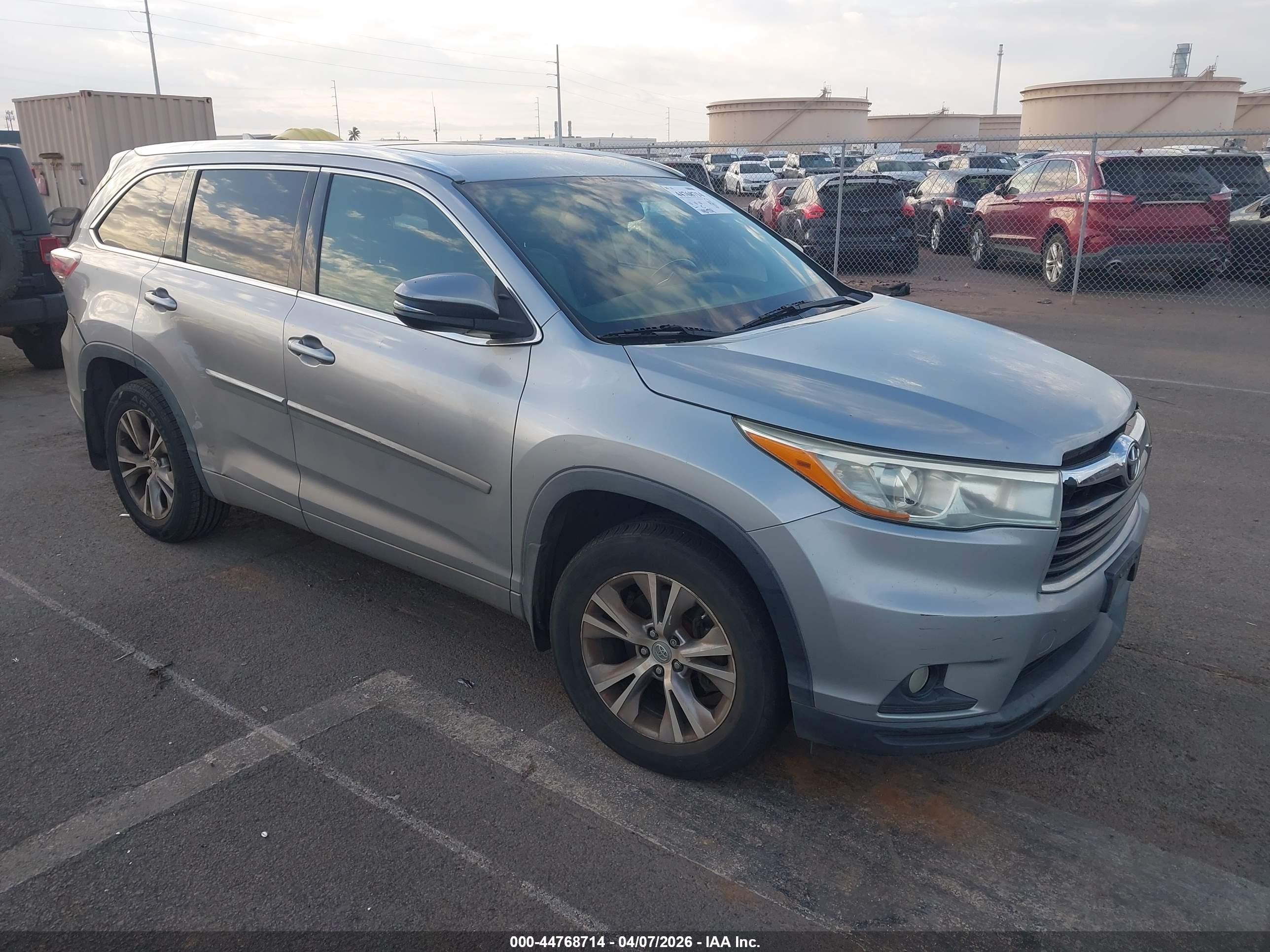 2015 Toyota Highlander Xle V6 Silver vin: 5TDJKRFH0FS186919