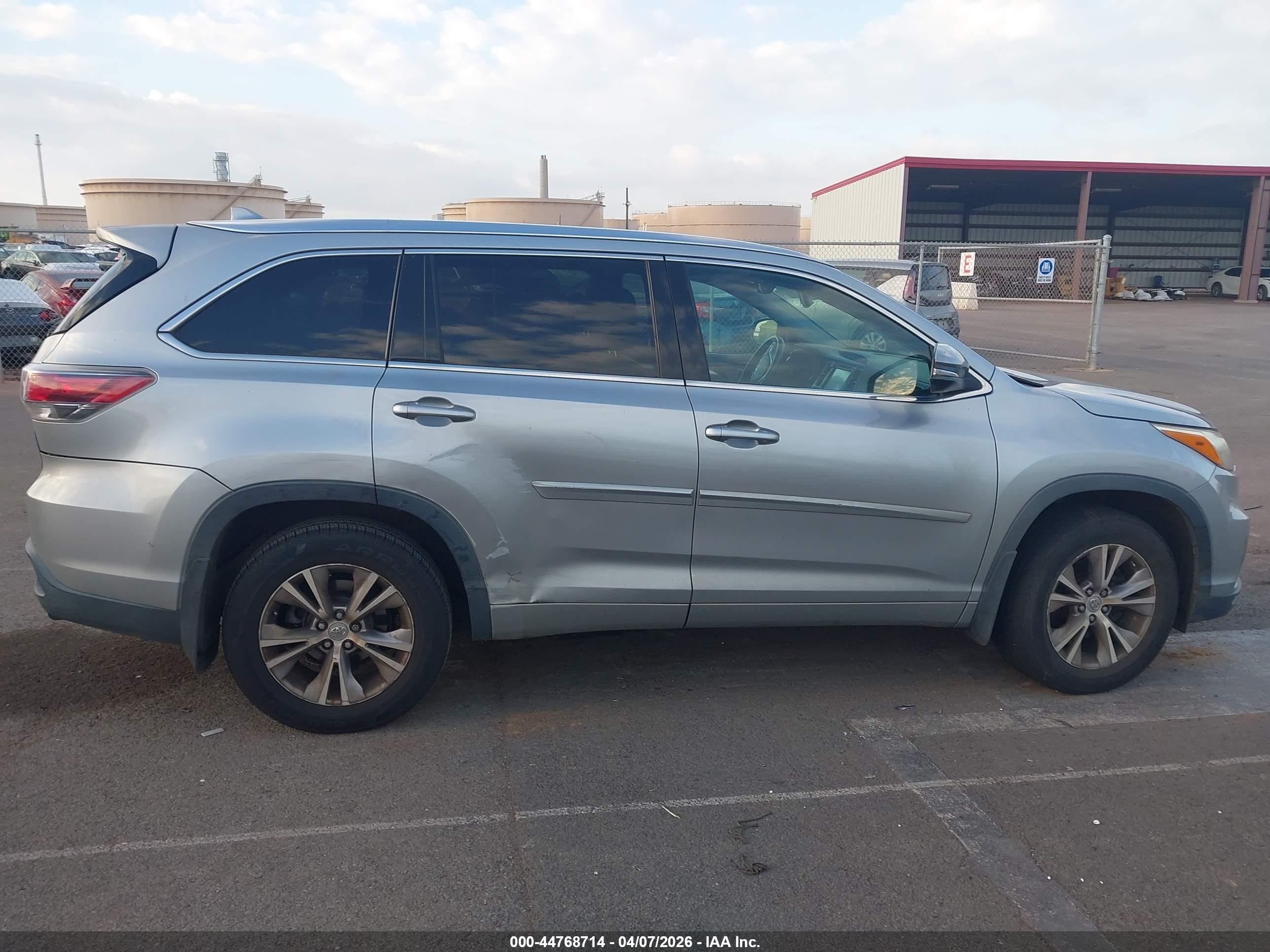 2015 Toyota Highlander Xle V6 Silver vin: 5TDJKRFH0FS186919