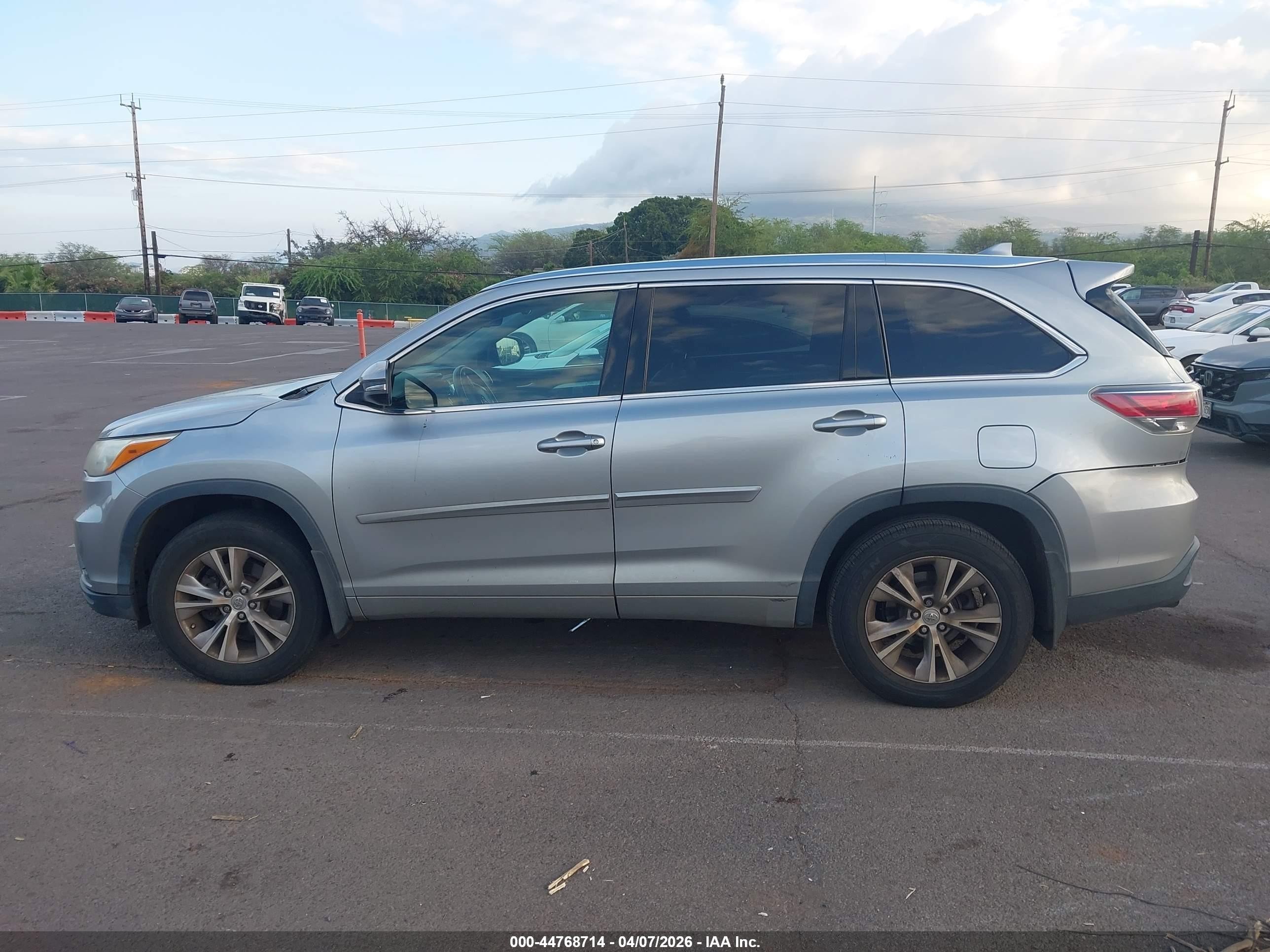2015 Toyota Highlander Xle V6 Silver vin: 5TDJKRFH0FS186919