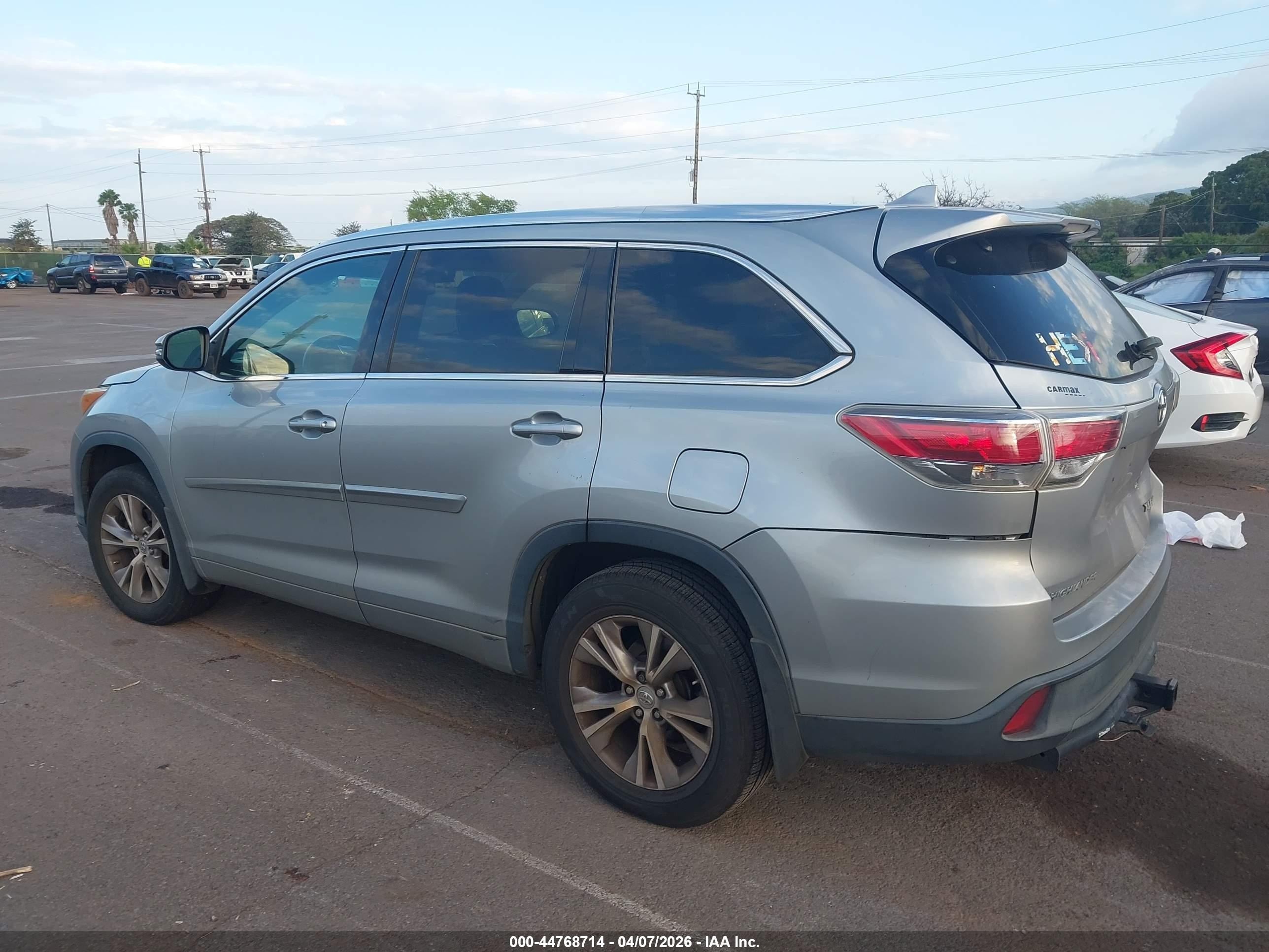 2015 Toyota Highlander Xle V6 Silver vin: 5TDJKRFH0FS186919