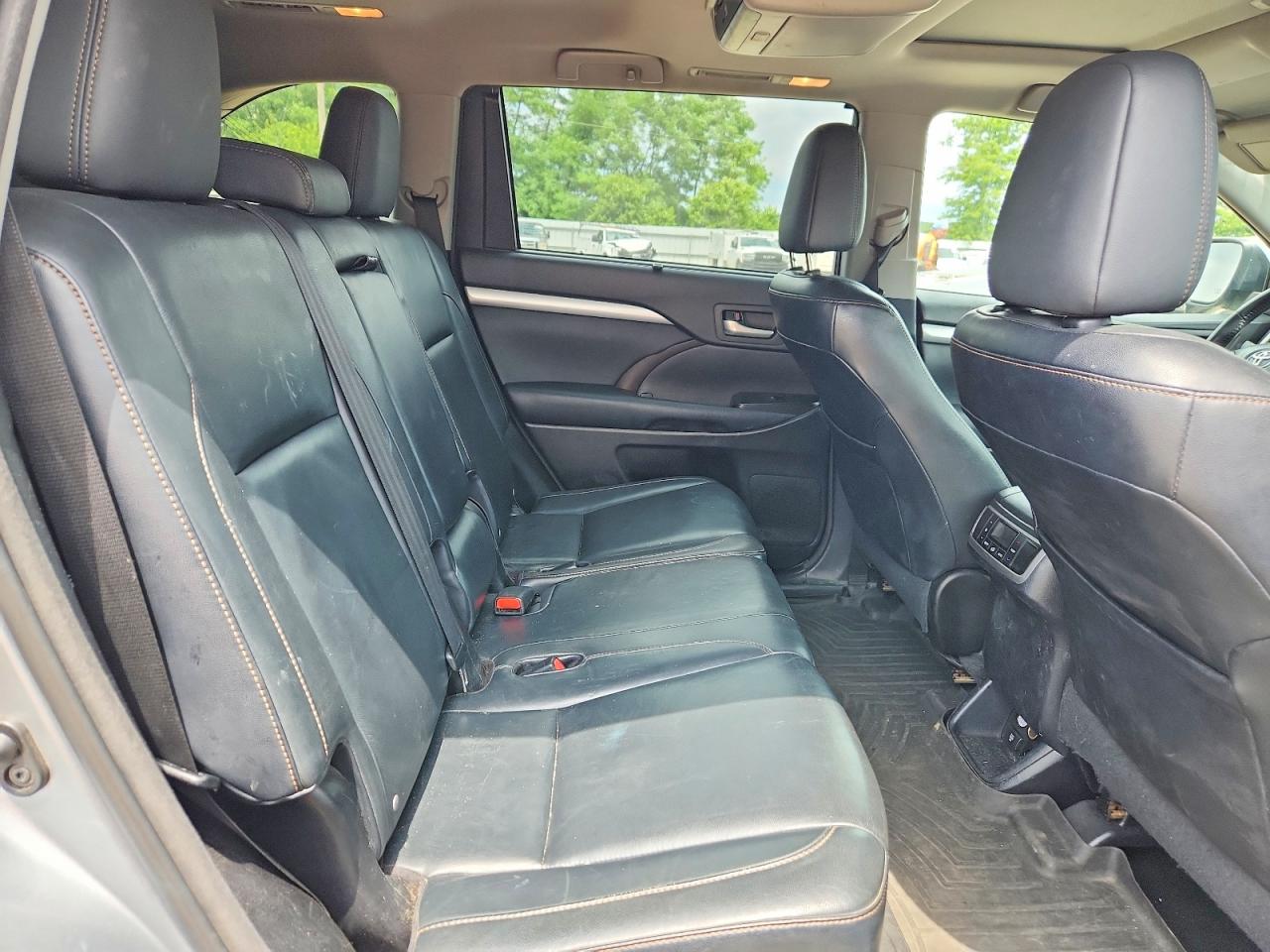 2015 Toyota Highlander Xle Silver vin: 5TDJKRFH0FS192638