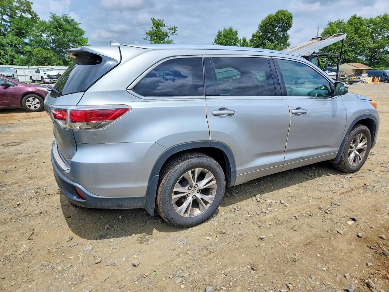 2015 Toyota Highlander Xle Silver vin: 5TDJKRFH0FS192638