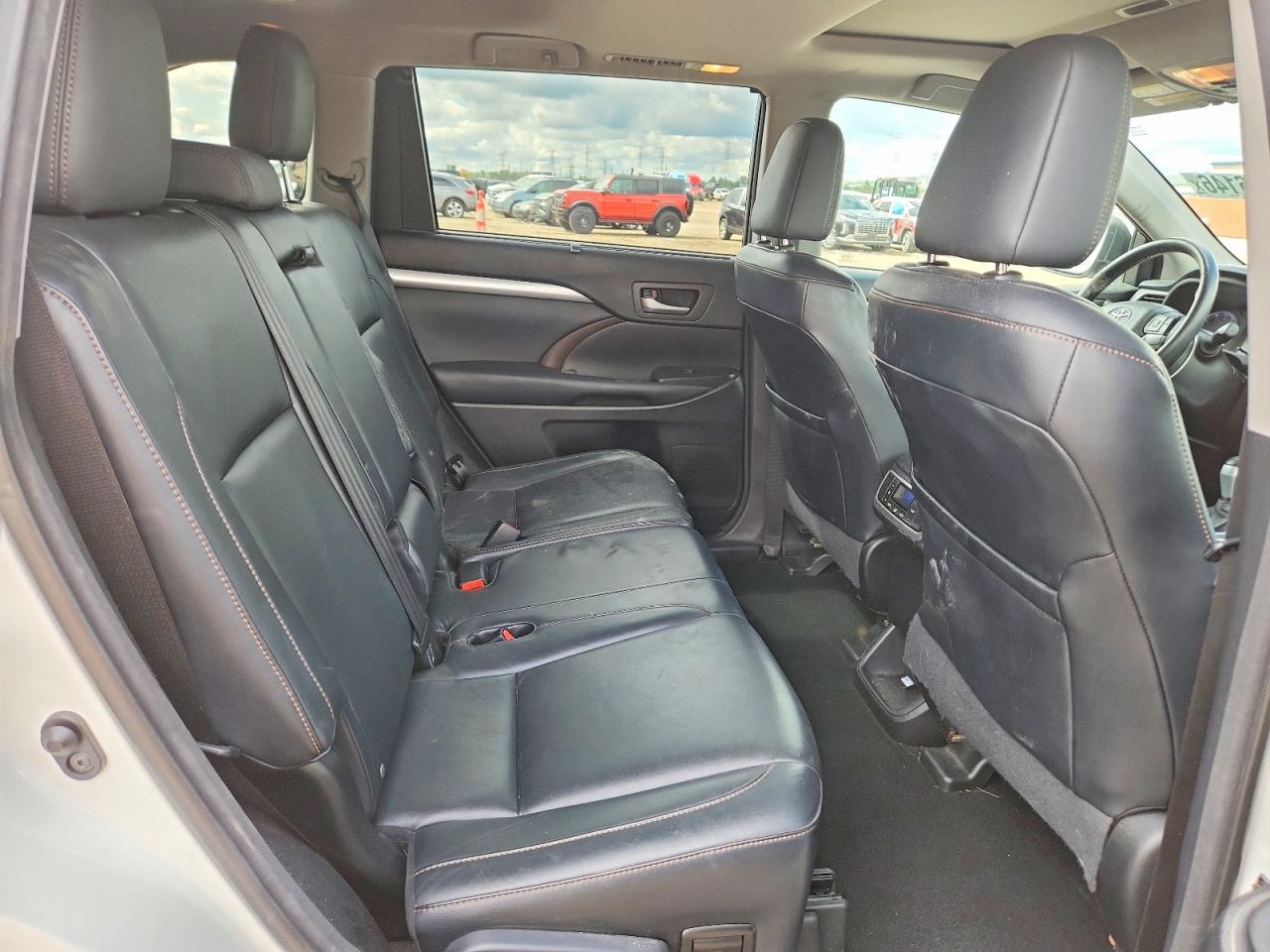 2015 Toyota Highlander Xle White vin: 5TDJKRFH0FS192798