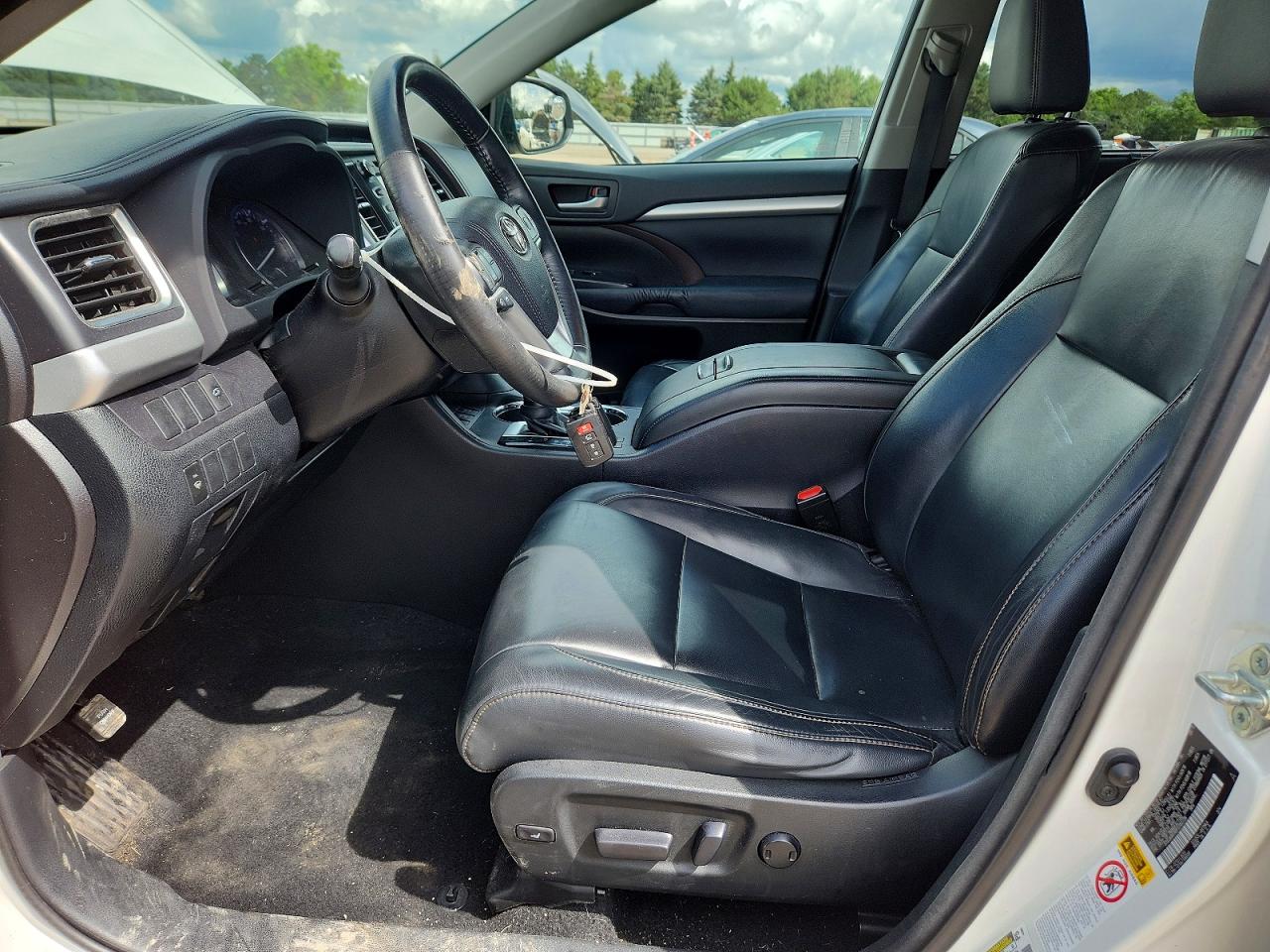 2015 Toyota Highlander Xle White vin: 5TDJKRFH0FS192798