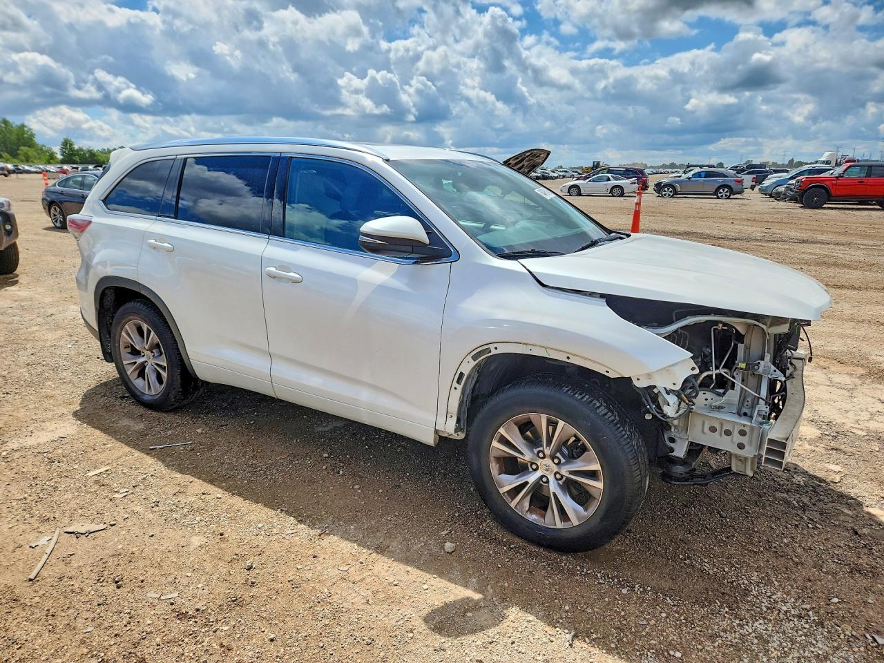 2015 Toyota Highlander Xle White vin: 5TDJKRFH0FS192798