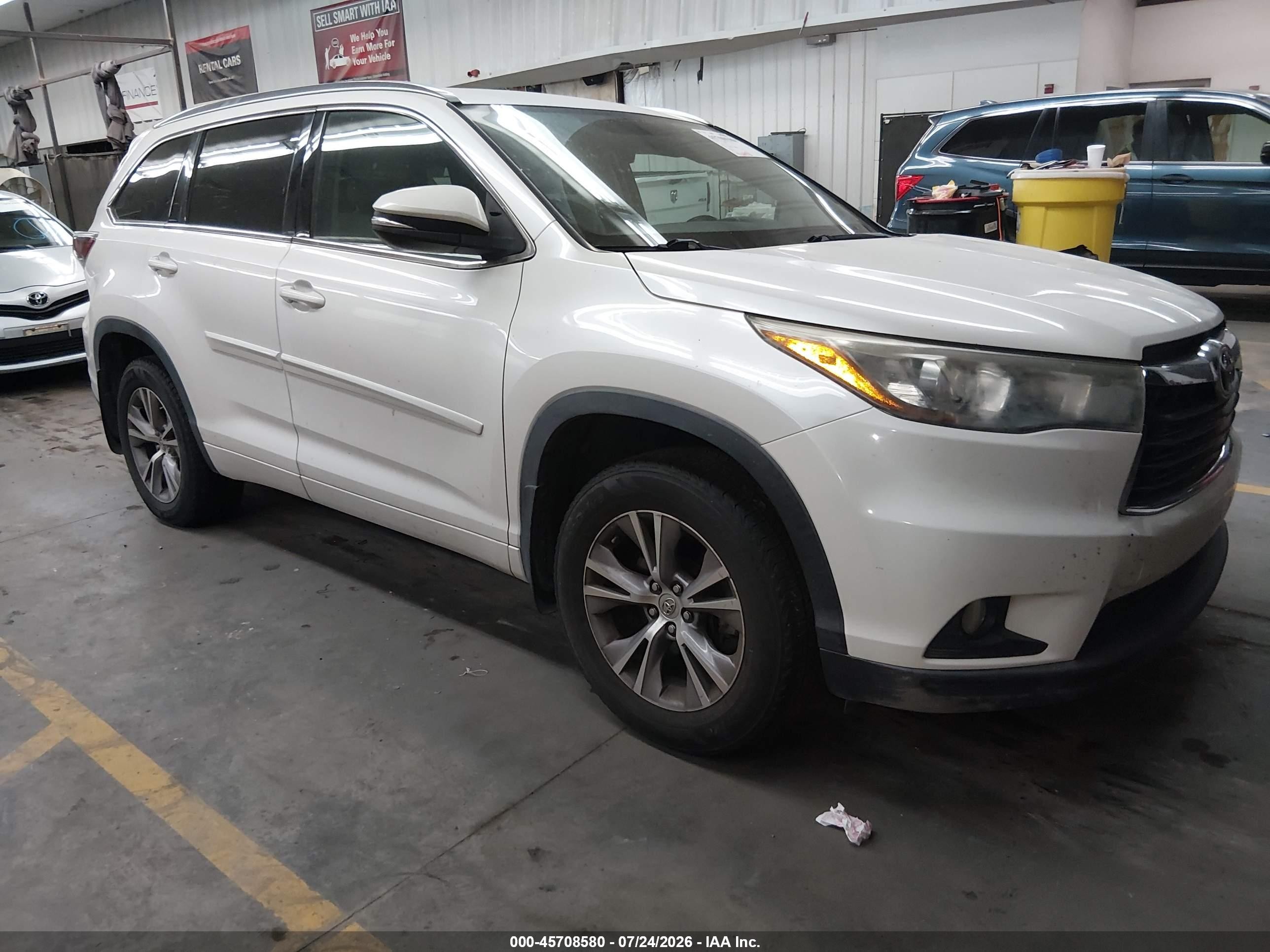 2015 Toyota Highlander Xle V6 White vin: 5TDJKRFH0FS195443