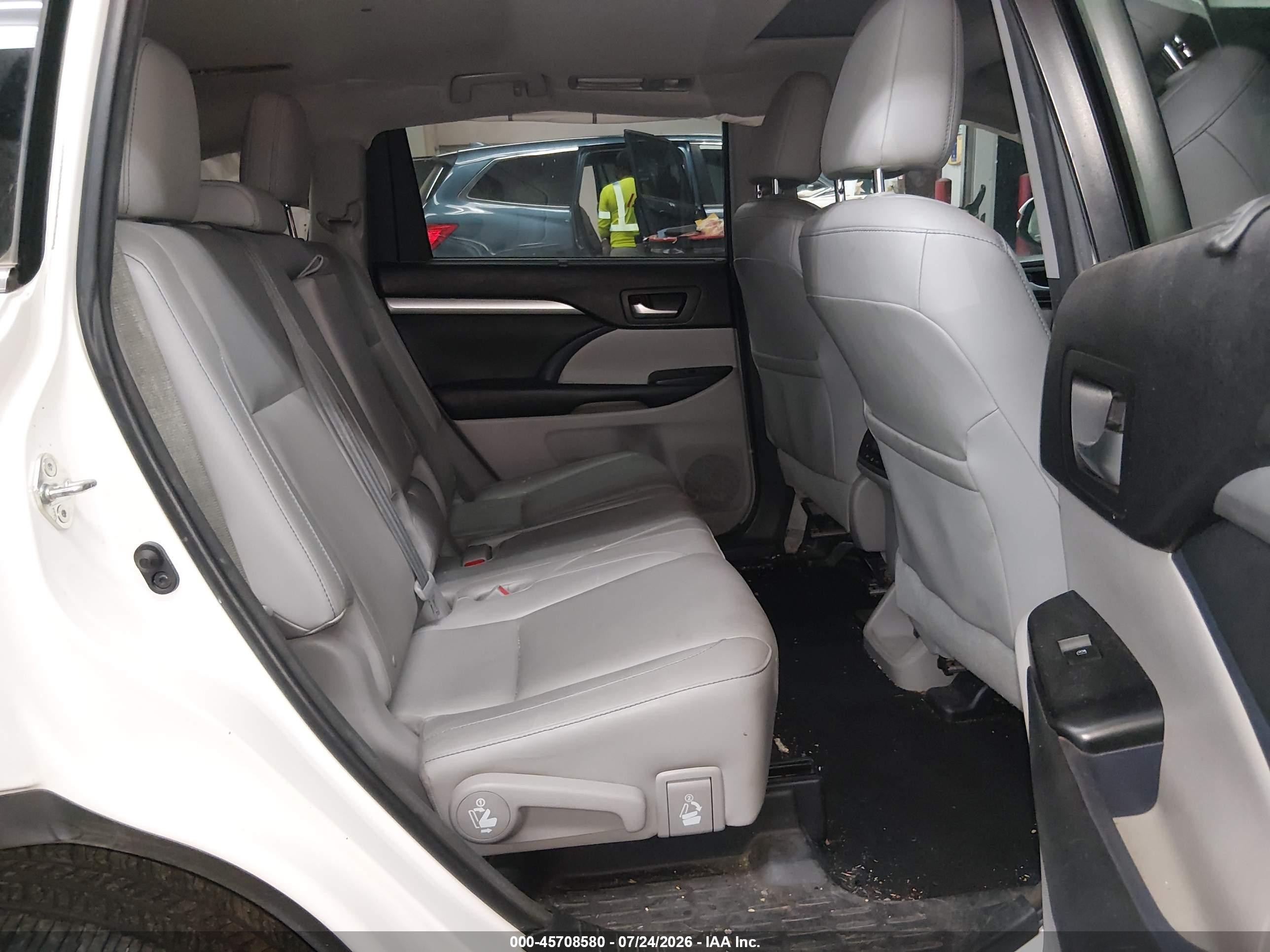 2015 Toyota Highlander Xle V6 Белый vin: 5TDJKRFH0FS195443
