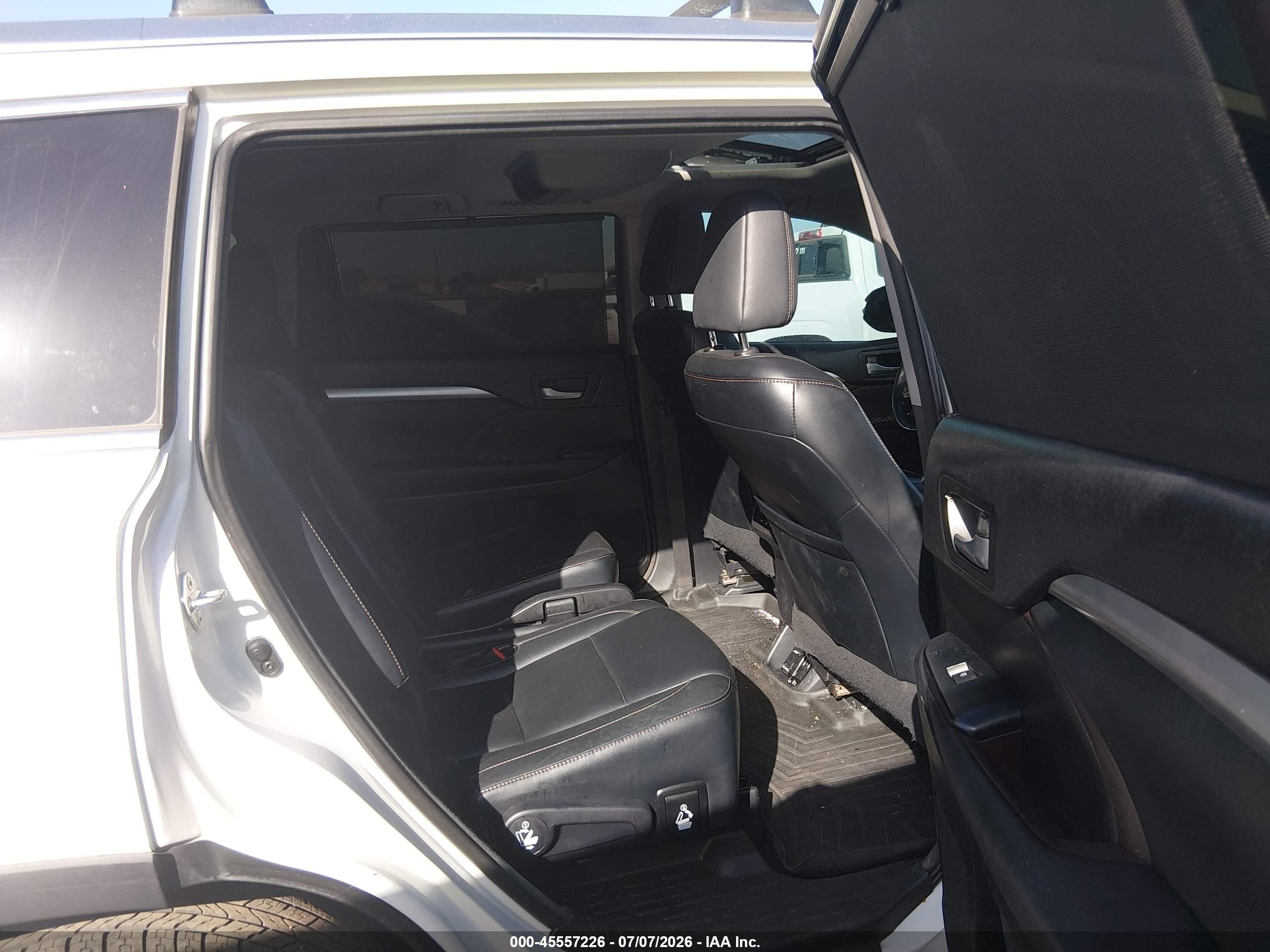 2015 Toyota Highlander Xle V6 White vin: 5TDJKRFH0FS196298