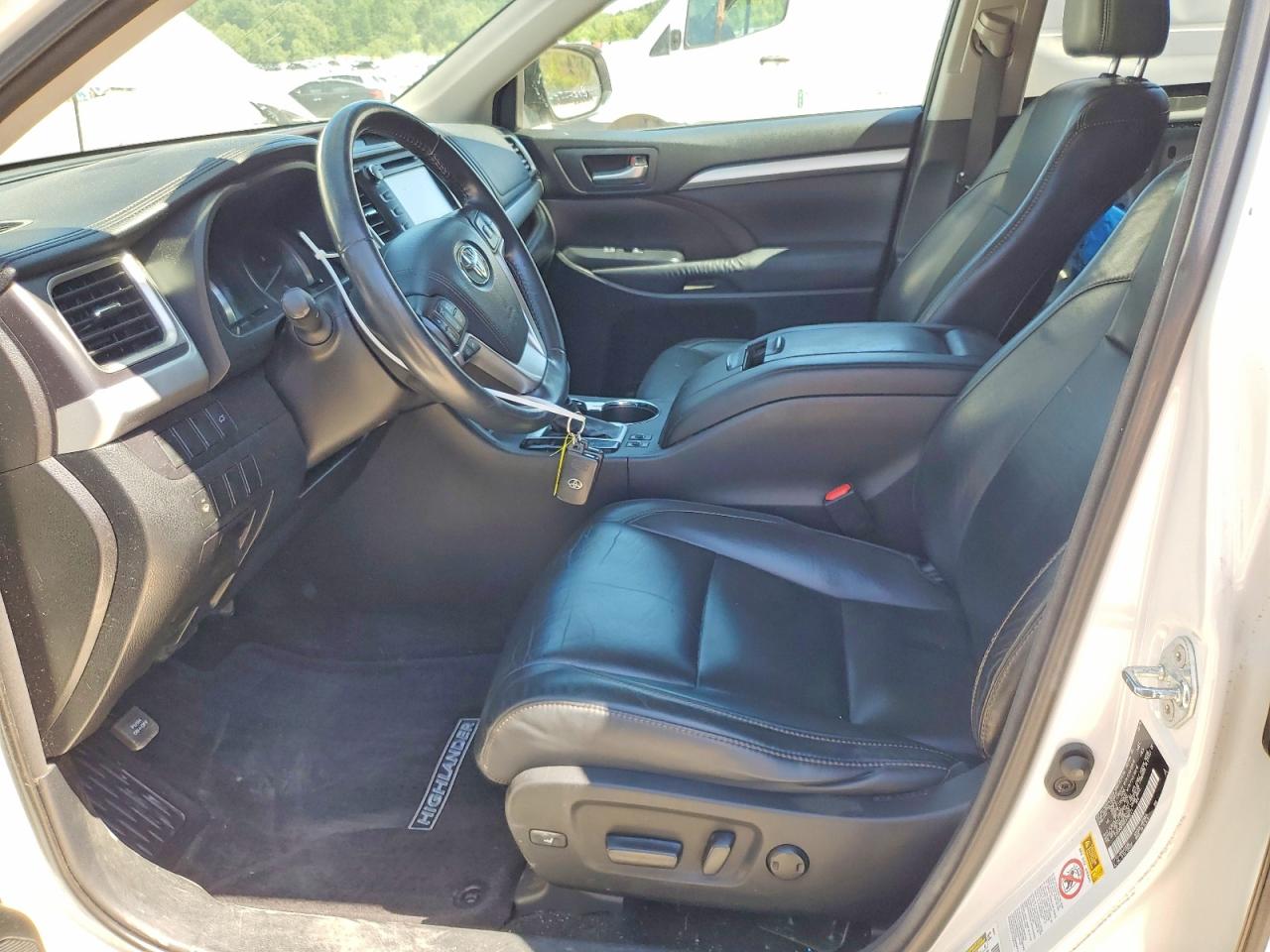 2015 Toyota Highlander Xle White vin: 5TDJKRFH0FS199721