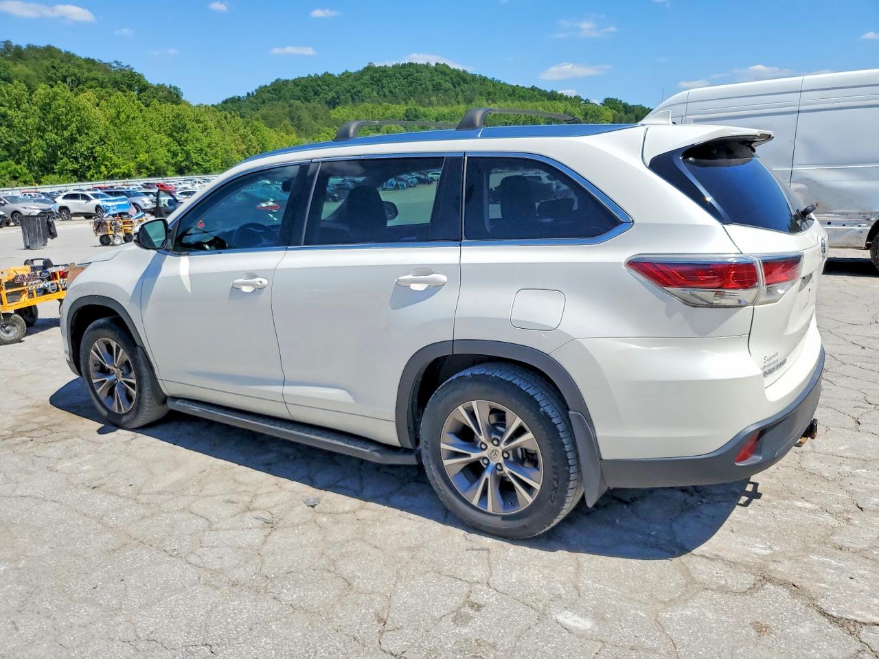 2015 Toyota Highlander Xle White vin: 5TDJKRFH0FS199721