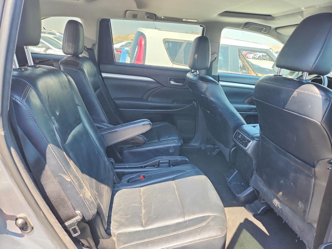 2015 Toyota Highlander Xle Silver vin: 5TDJKRFH0FS207476