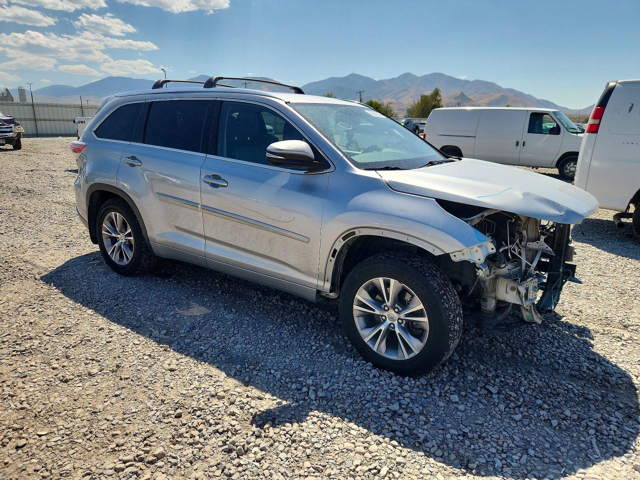 2015 Toyota Highlander Xle Silver vin: 5TDJKRFH0FS207476