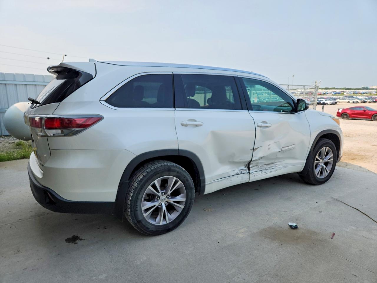 2015 Toyota Highlander Xle White vin: 5TDJKRFH0FS215562