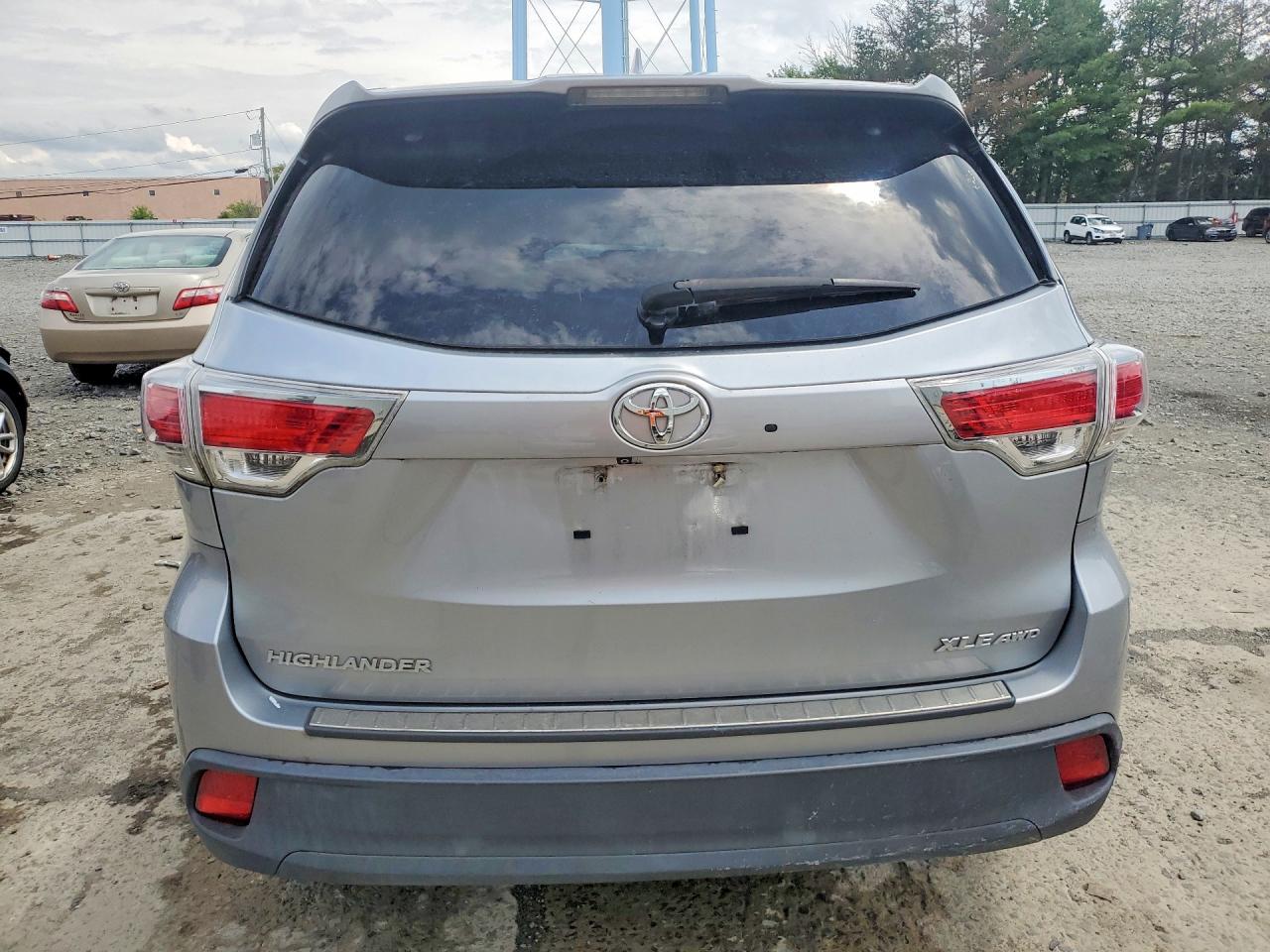 2015 Toyota Highlander Xle Серебряный vin: 5TDJKRFH1FS077756