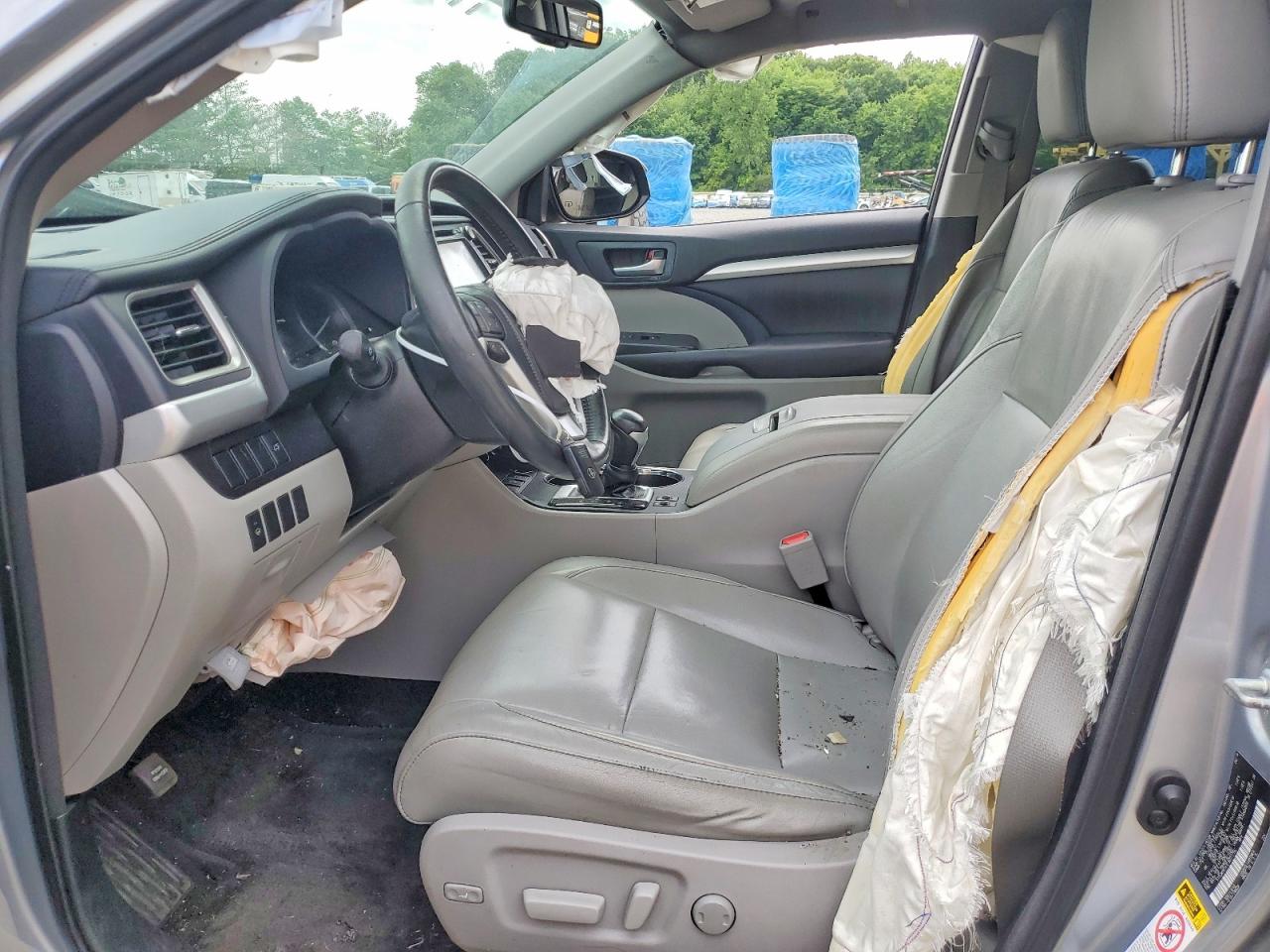 2015 Toyota Highlander Xle Серебряный vin: 5TDJKRFH1FS077756