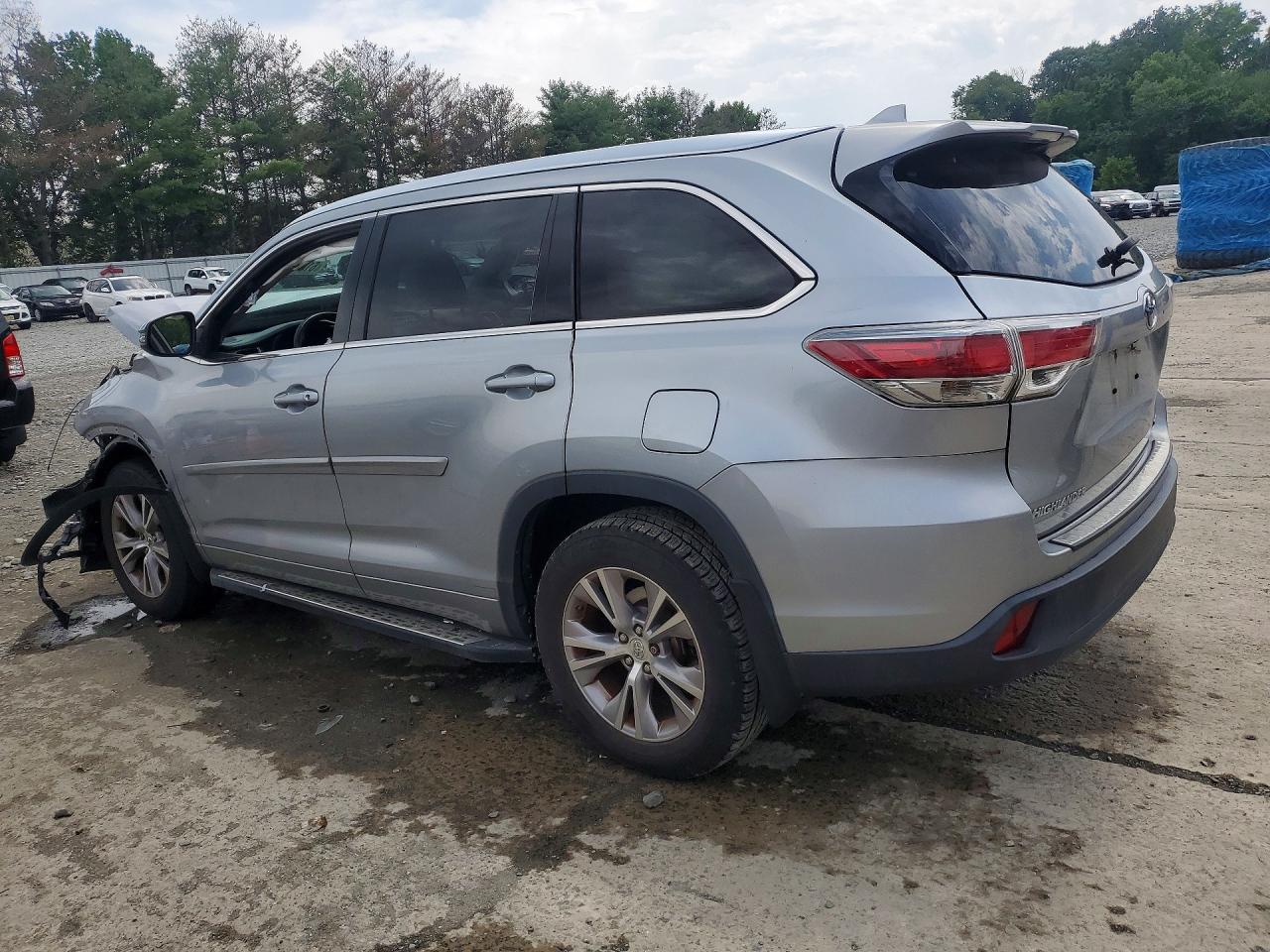 2015 Toyota Highlander Xle Серебряный vin: 5TDJKRFH1FS077756