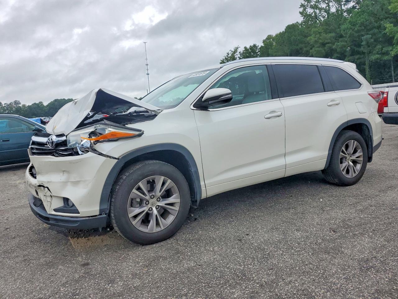 2015 Toyota Highlander Xle White vin: 5TDJKRFH1FS096940