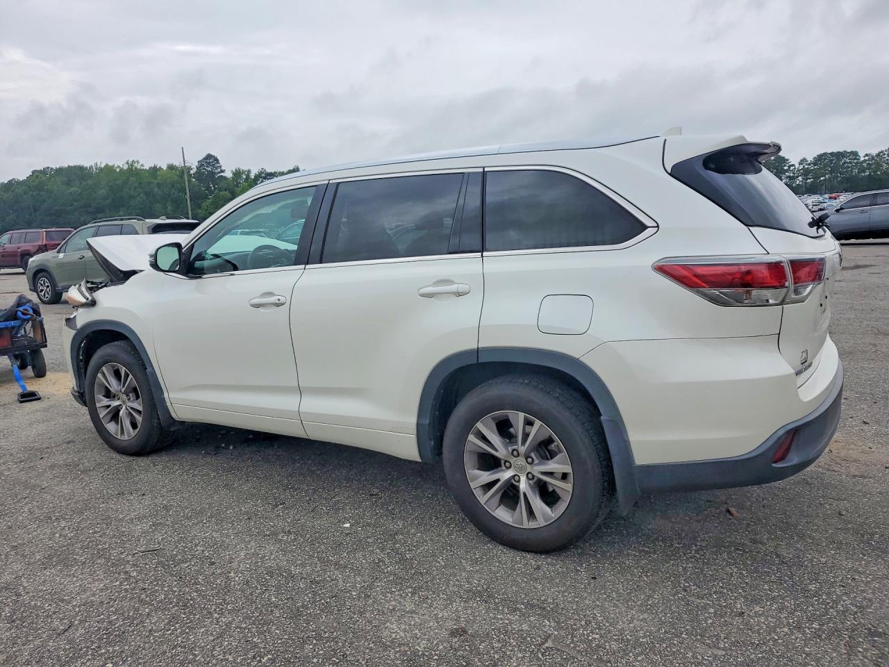 2015 Toyota Highlander Xle White vin: 5TDJKRFH1FS096940