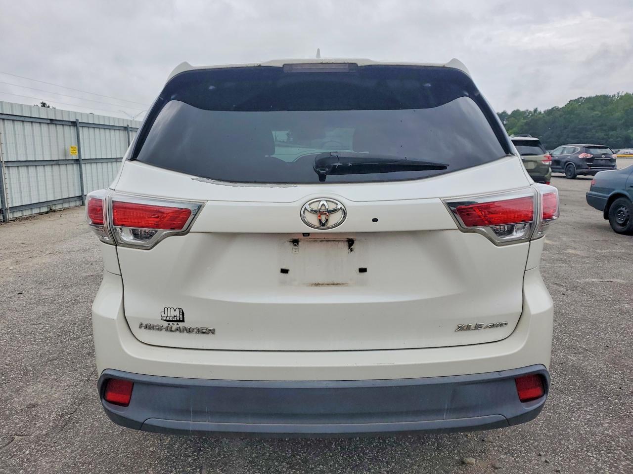 2015 Toyota Highlander Xle White vin: 5TDJKRFH1FS096940