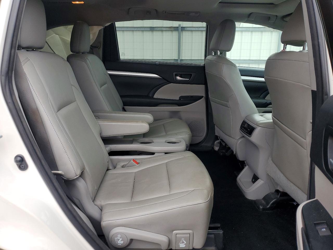 2015 Toyota Highlander Xle White vin: 5TDJKRFH1FS096940