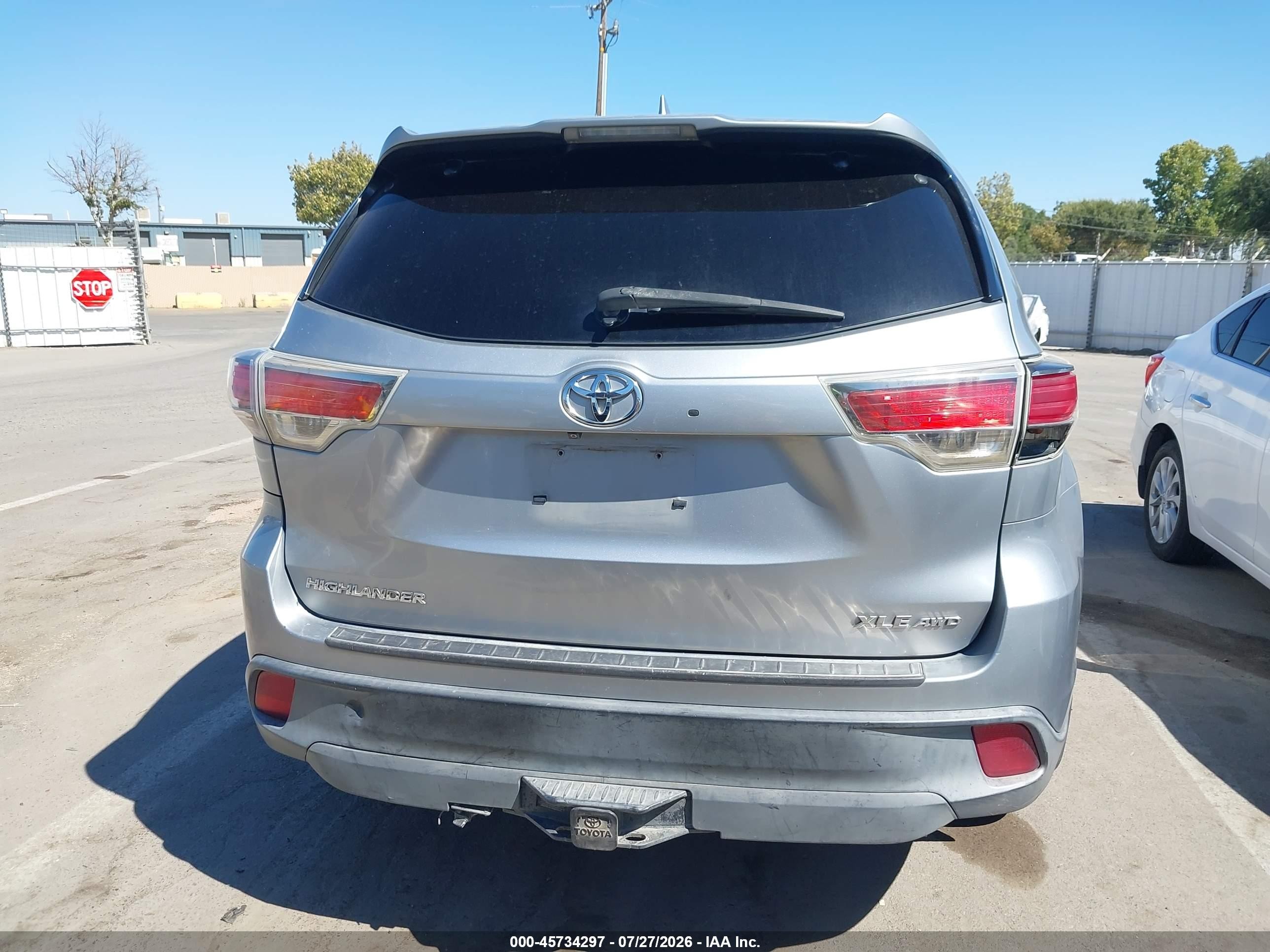 2015 Toyota Highlander Xle V6 Silver vin: 5TDJKRFH1FS117656
