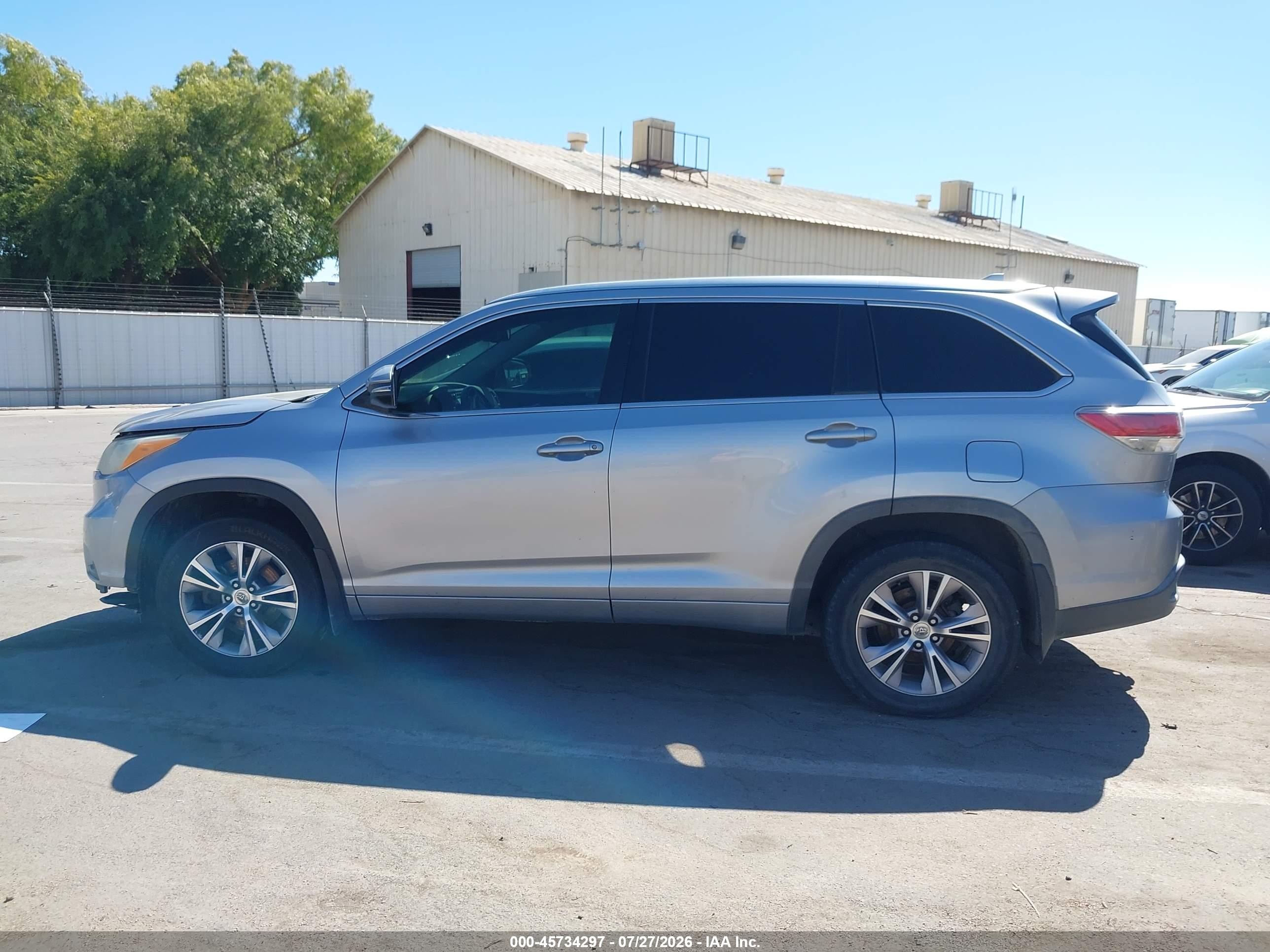 2015 Toyota Highlander Xle V6 Silver vin: 5TDJKRFH1FS117656