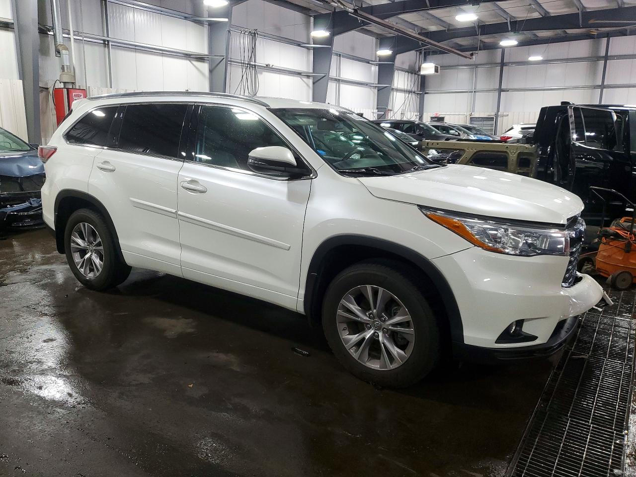2015 Toyota Highlander Xle Белый vin: 5TDJKRFH1FS143836