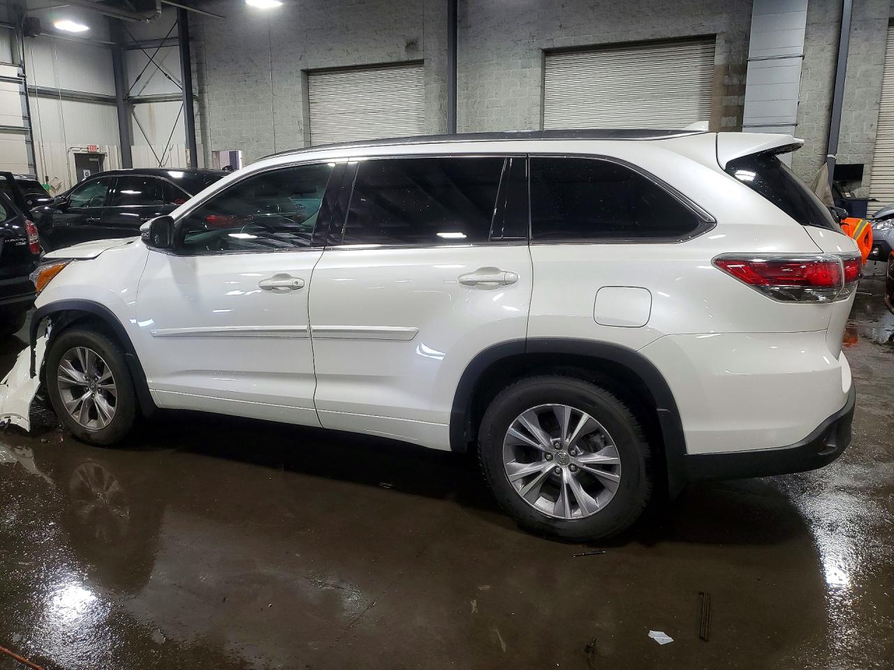 2015 Toyota Highlander Xle Белый vin: 5TDJKRFH1FS143836