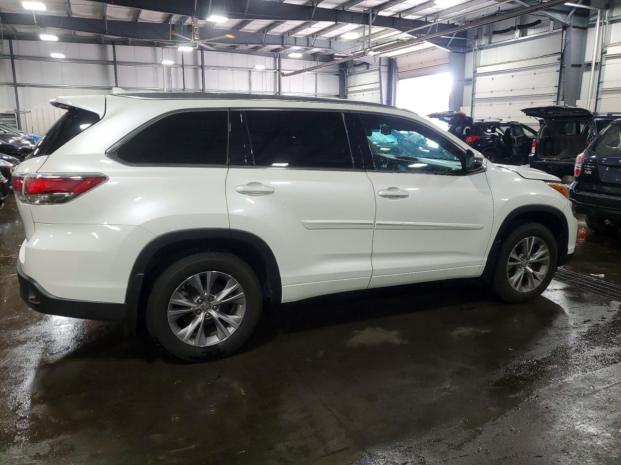 2015 Toyota Highlander Xle Белый vin: 5TDJKRFH1FS143836
