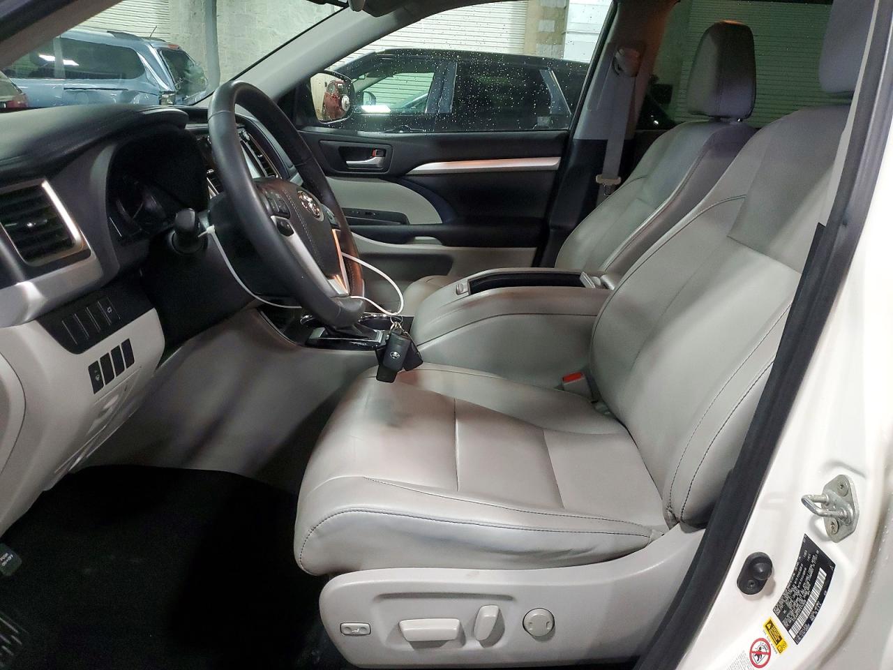 2015 Toyota Highlander Xle Белый vin: 5TDJKRFH1FS143836