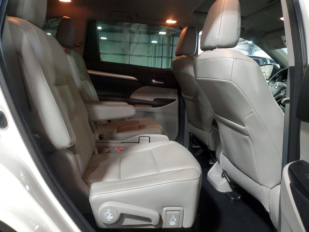 2015 Toyota Highlander Xle Белый vin: 5TDJKRFH1FS143836