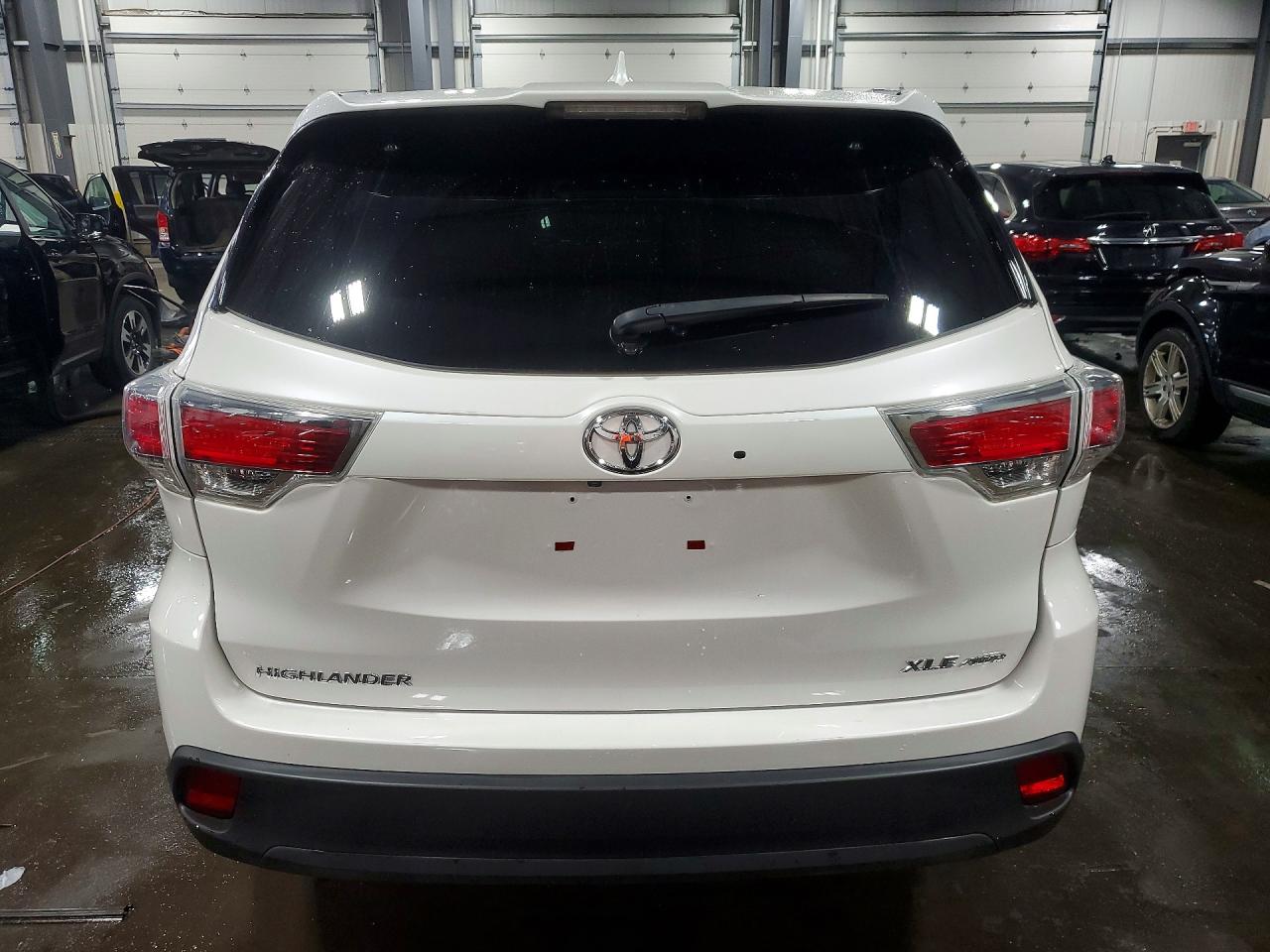 2015 Toyota Highlander Xle Белый vin: 5TDJKRFH1FS143836