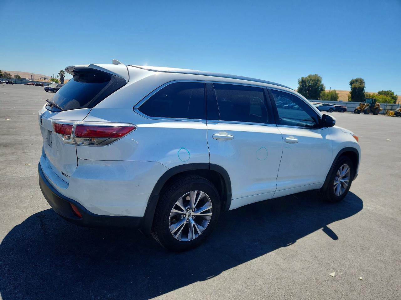 2015 Toyota Highlander Xle White vin: 5TDJKRFH1FS172141