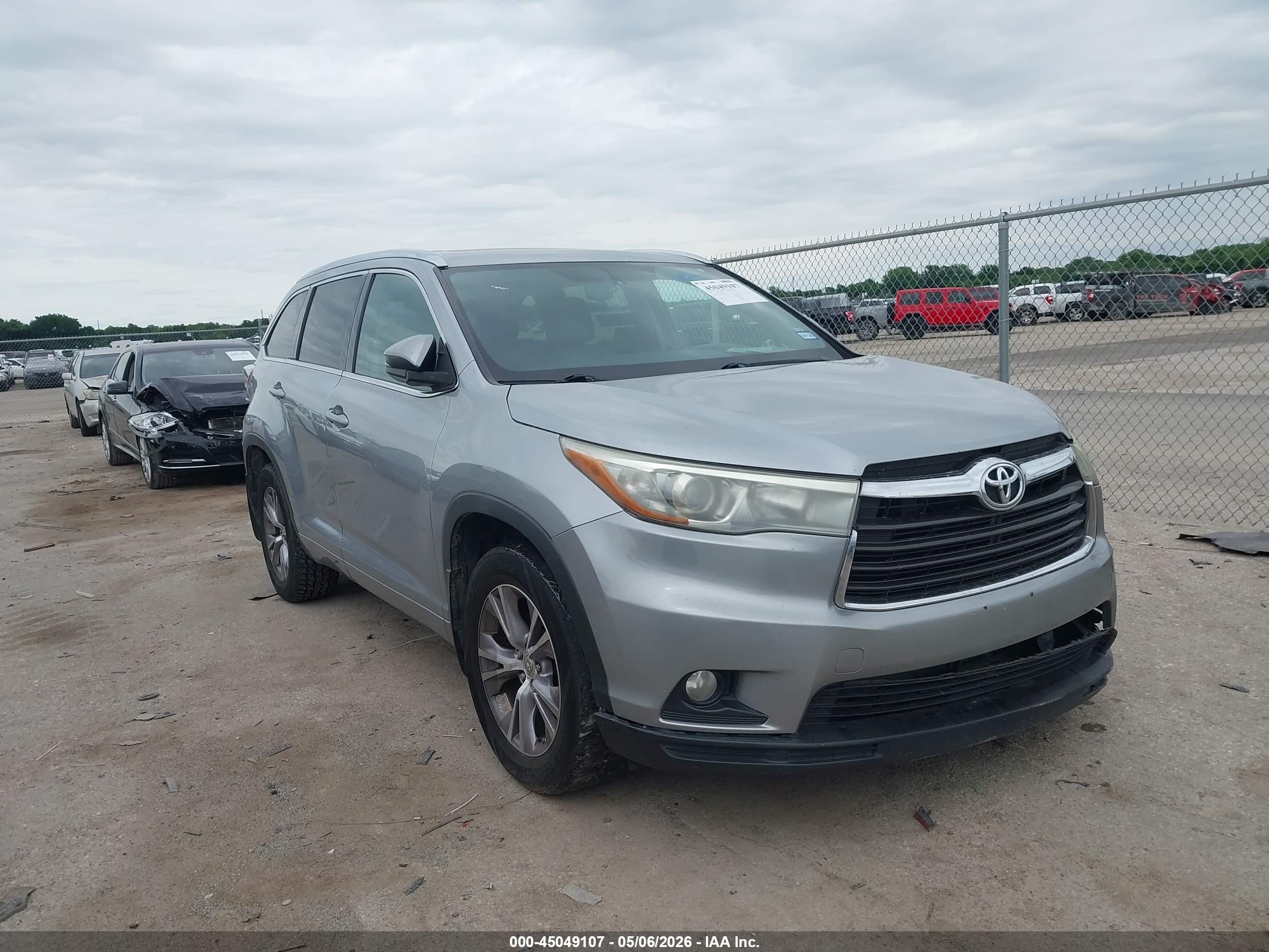 2015 Toyota Highlander Xle V6 Silver vin: 5TDJKRFH1FS174858