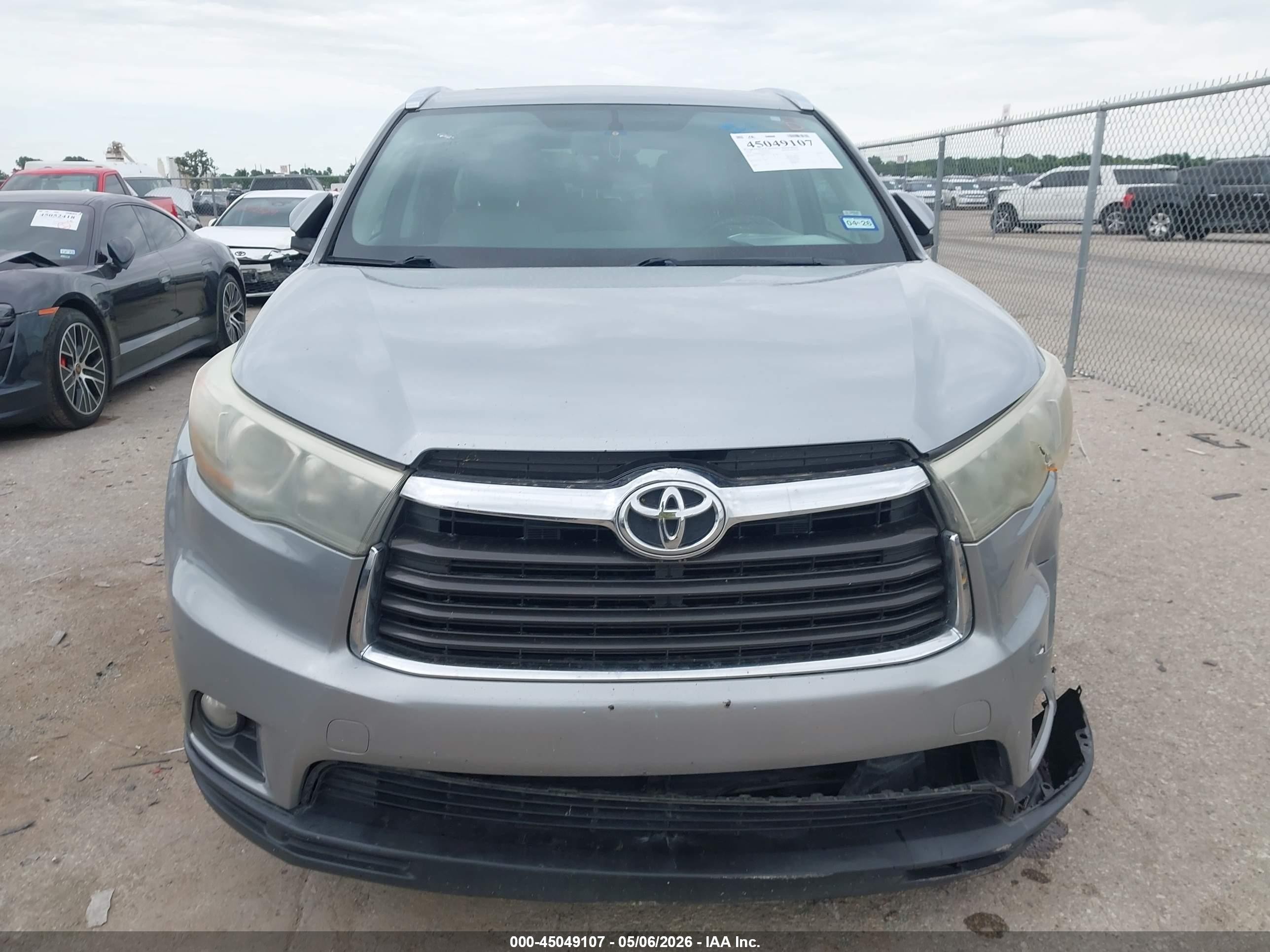 2015 Toyota Highlander Xle V6 Серебряный vin: 5TDJKRFH1FS174858