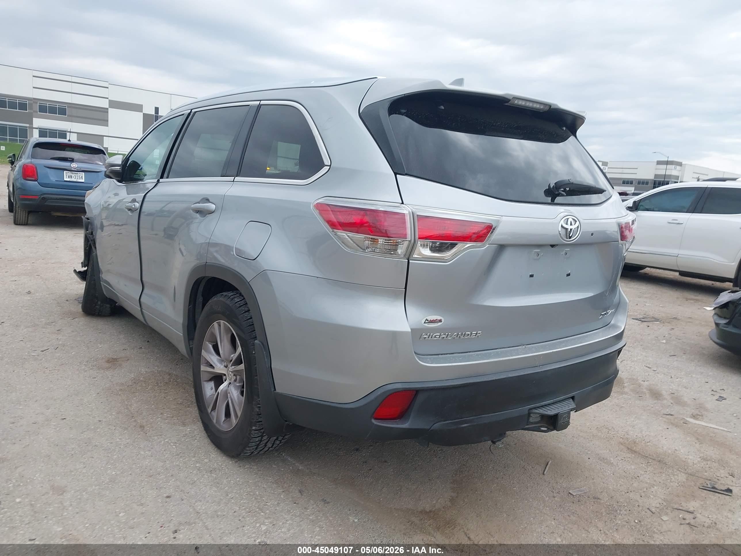 2015 Toyota Highlander Xle V6 Серебряный vin: 5TDJKRFH1FS174858
