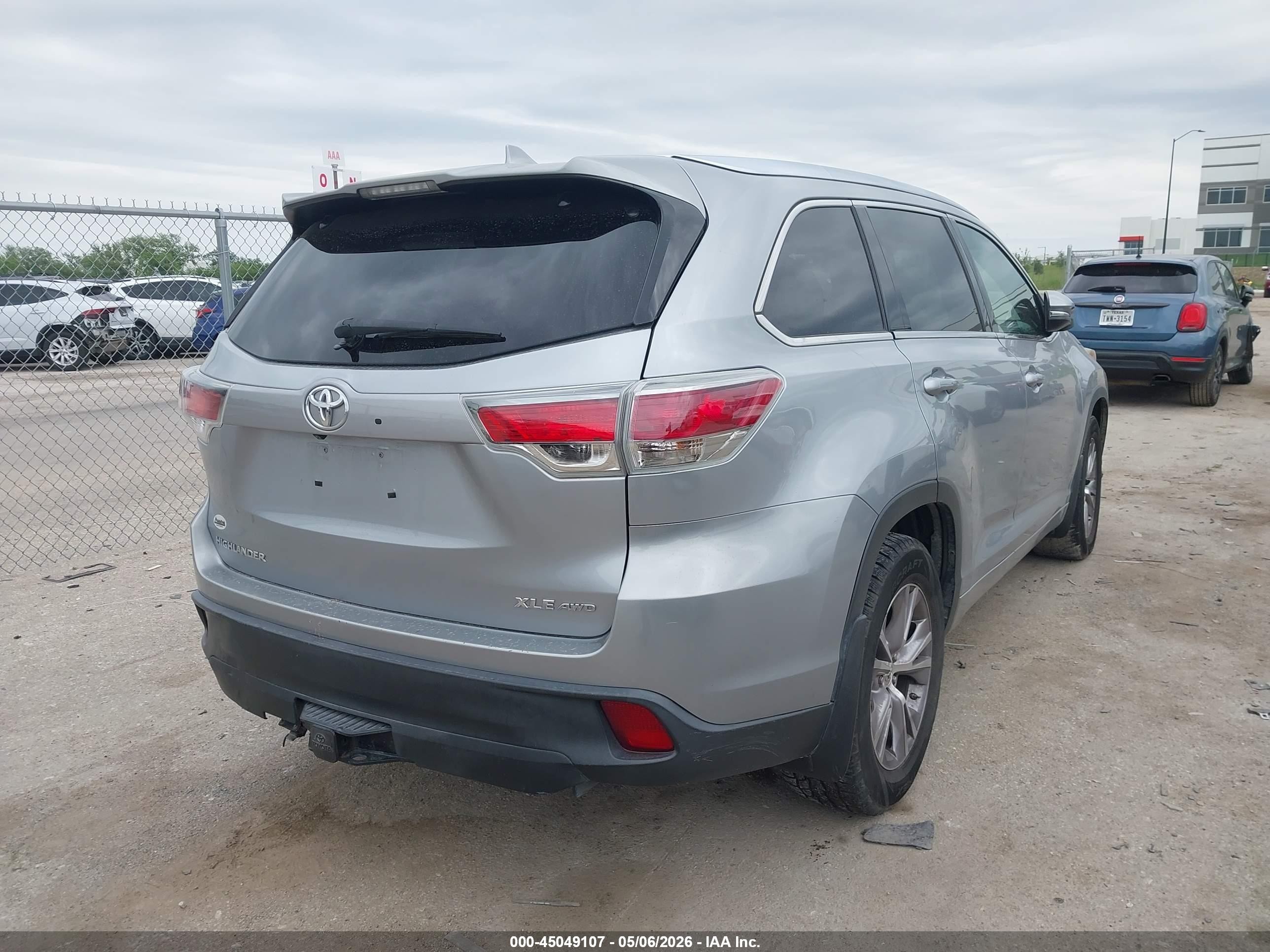 2015 Toyota Highlander Xle V6 Серебряный vin: 5TDJKRFH1FS174858