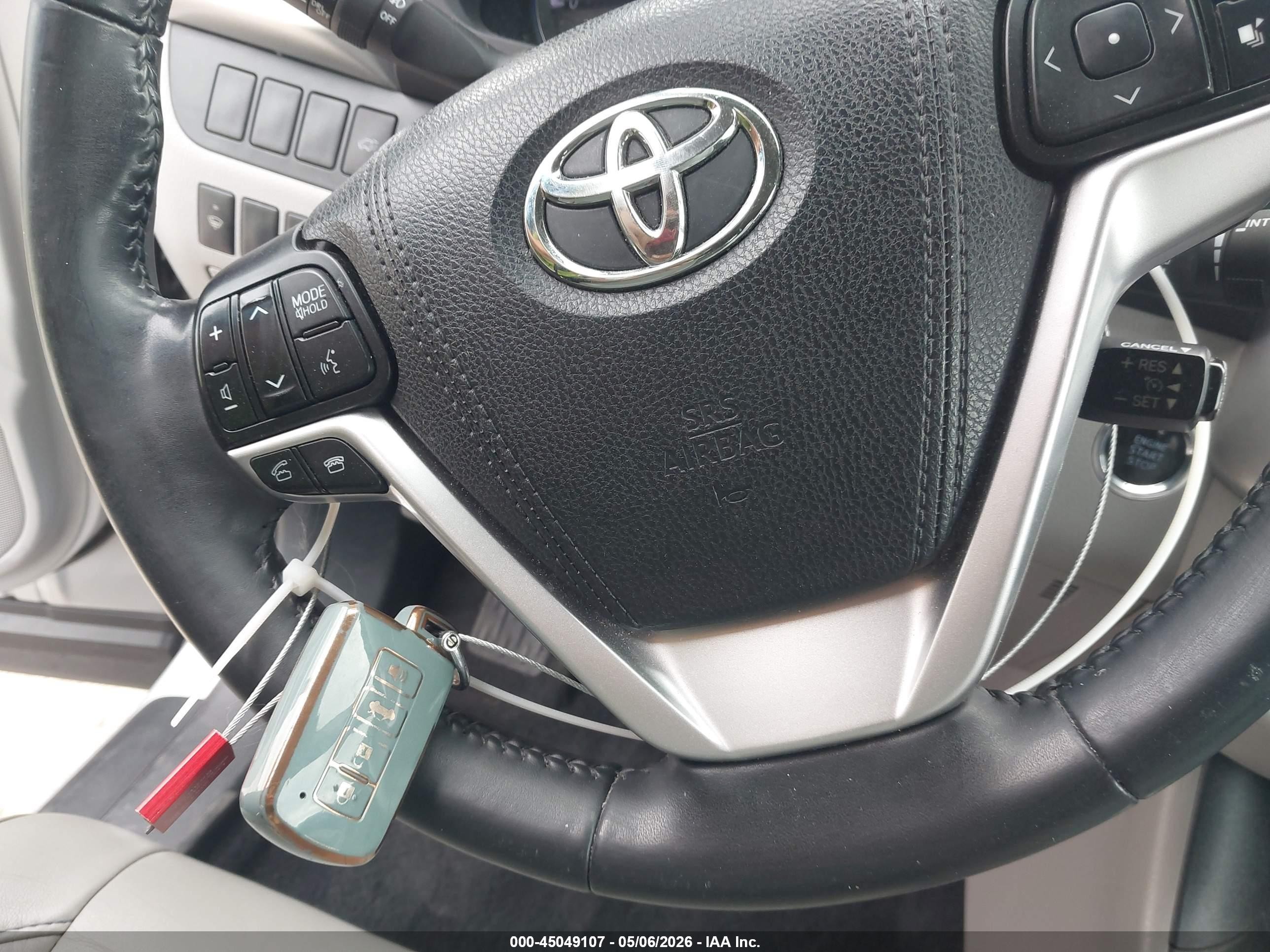 2015 Toyota Highlander Xle V6 Серебряный vin: 5TDJKRFH1FS174858