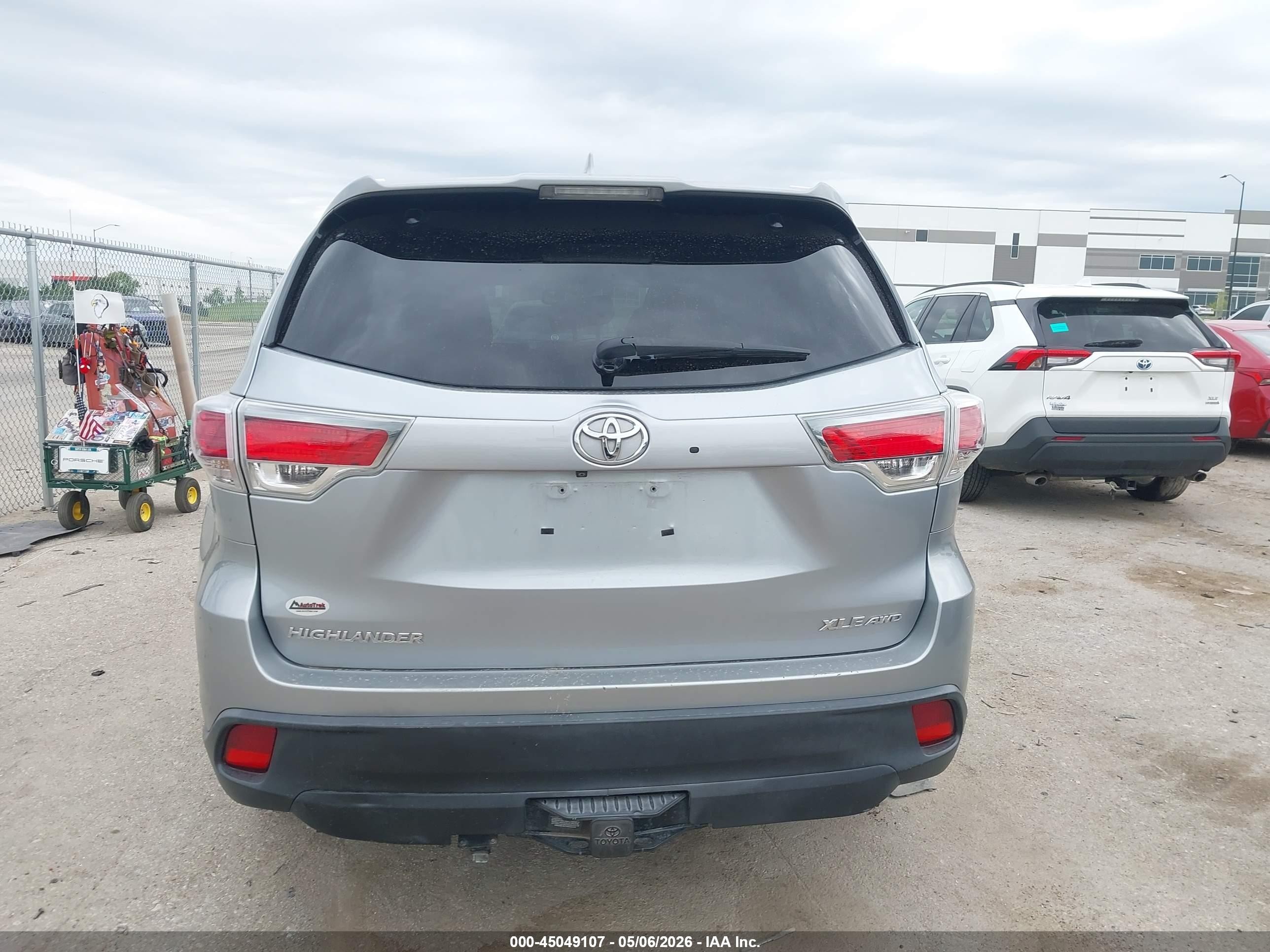 2015 Toyota Highlander Xle V6 Серебряный vin: 5TDJKRFH1FS174858