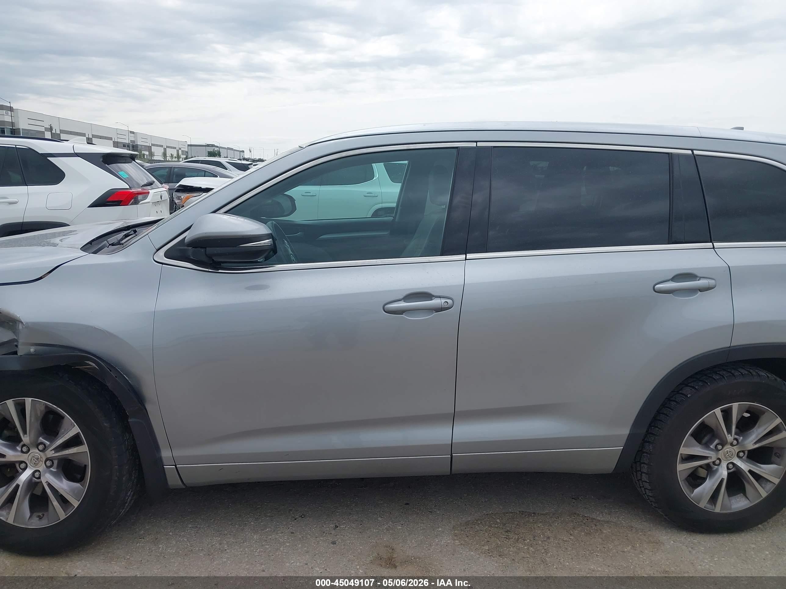 2015 Toyota Highlander Xle V6 Серебряный vin: 5TDJKRFH1FS174858