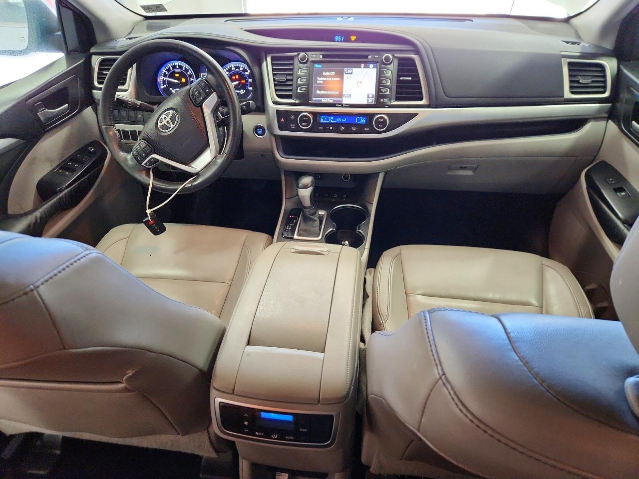 2015 Toyota Highlander Xle Белый vin: 5TDJKRFH1FS183611