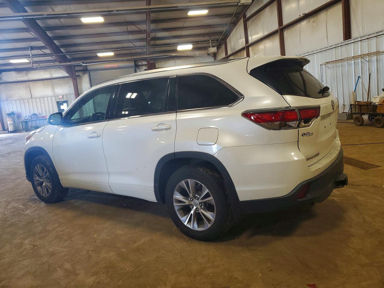 2015 Toyota Highlander Xle White vin: 5TDJKRFH1FS196584