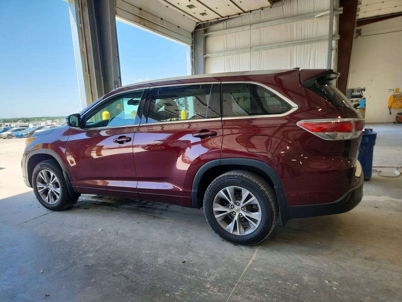 2014 Toyota Highlander Xle Burgundy vin: 5TDJKRFH2ES019959