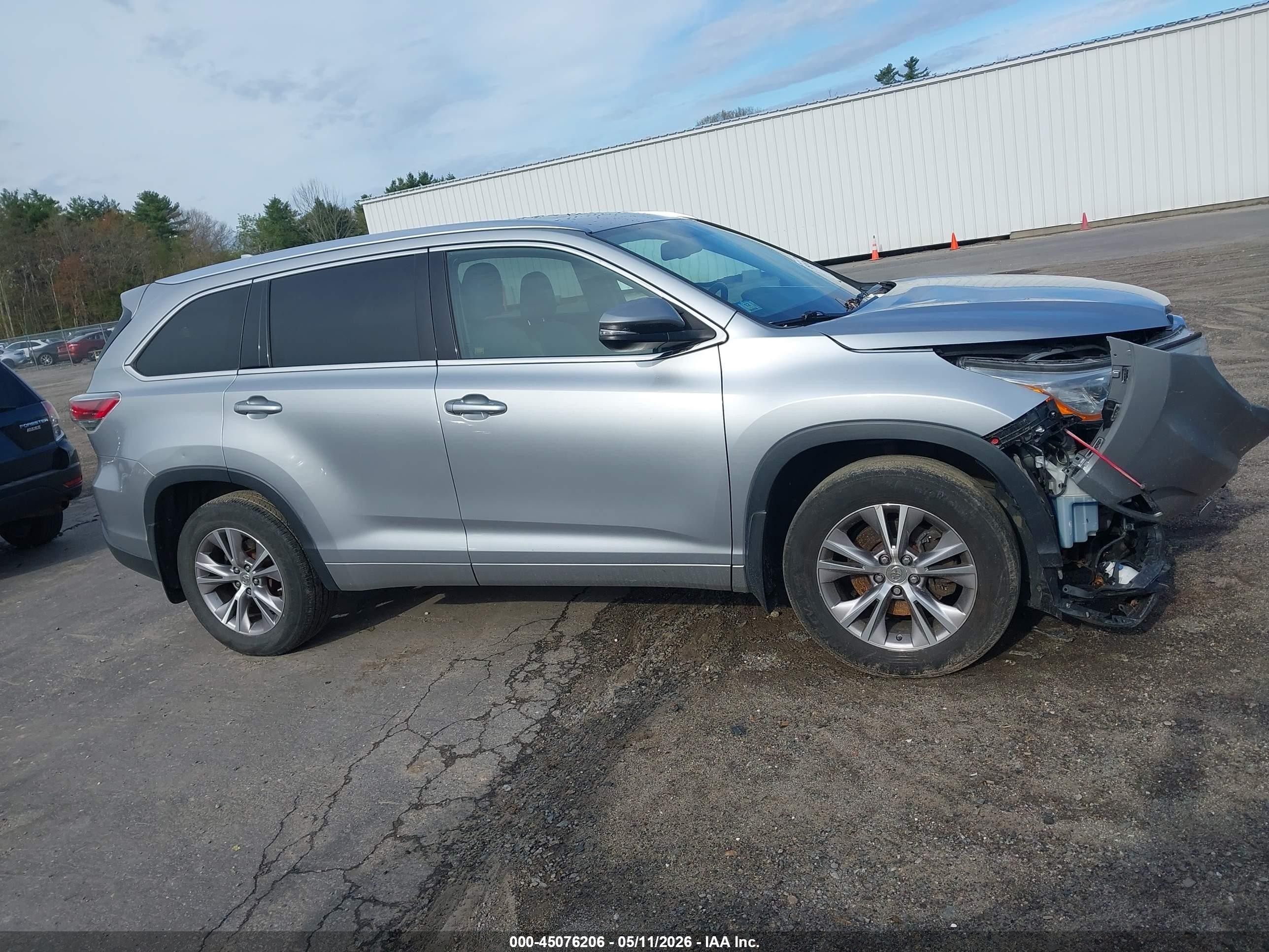 2014 Toyota Highlander Xle V6 Silver vin: 5TDJKRFH2ES071298
