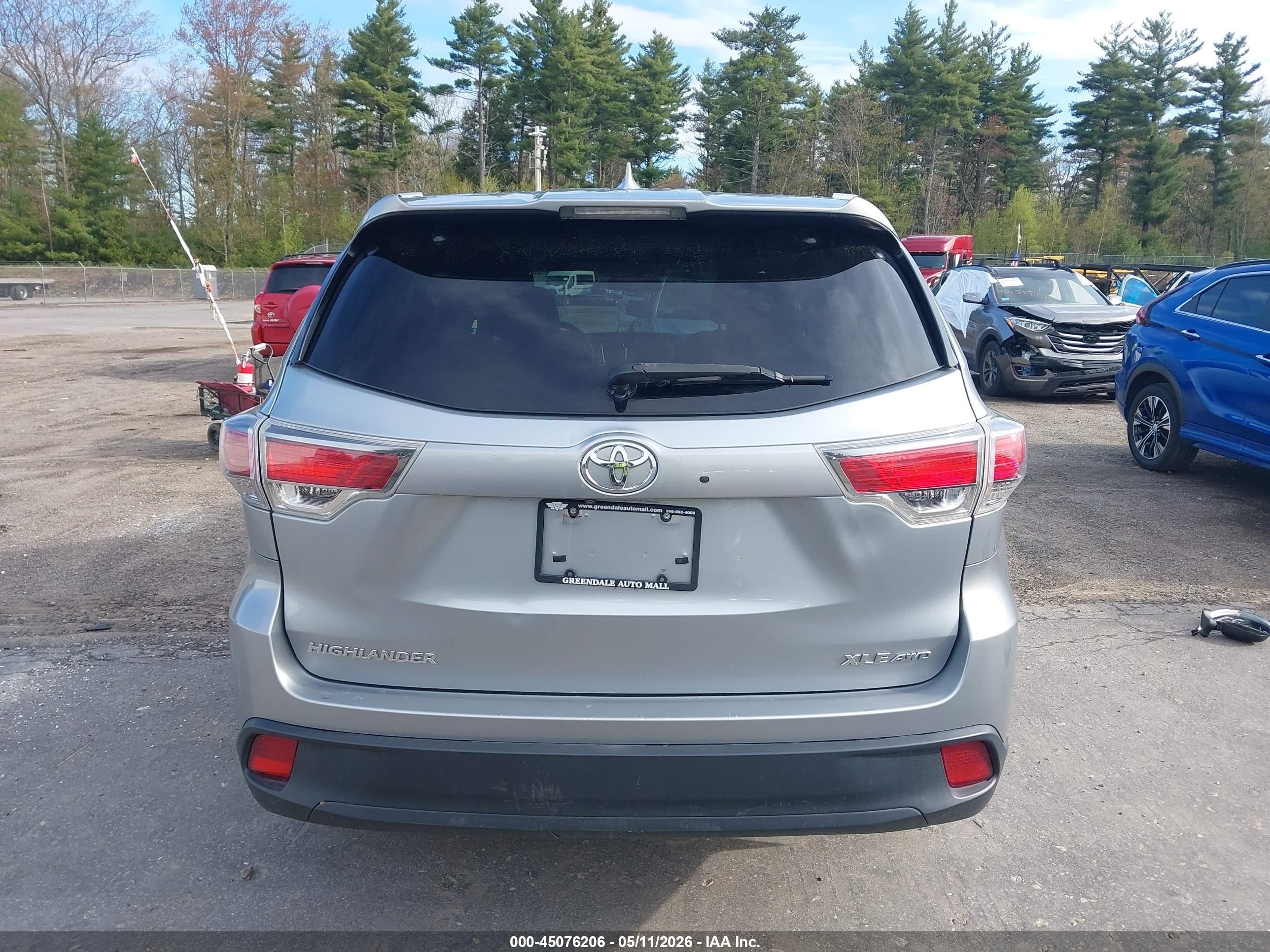 2014 Toyota Highlander Xle V6 Silver vin: 5TDJKRFH2ES071298